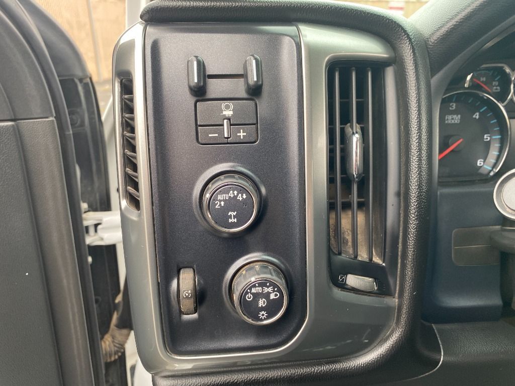 WHITE, 2018 CHEVROLET SILVERADO 1500 CREW CAB Thumnail Image 40