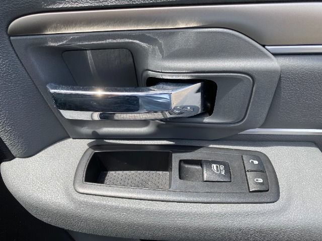 WHITE, 2016 RAM 1500 CREW CAB Thumnail Image 35