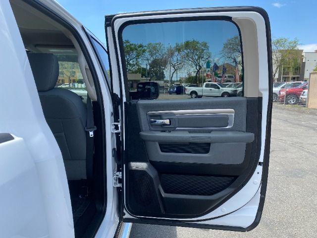 WHITE, 2016 RAM 1500 CREW CAB Thumnail Image 31