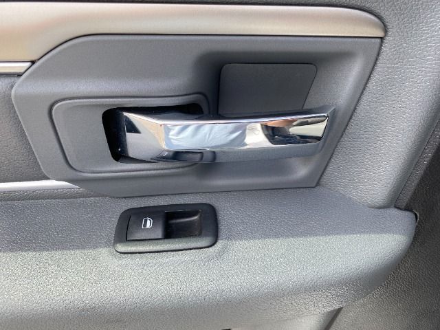 WHITE, 2016 RAM 1500 CREW CAB Thumnail Image 28