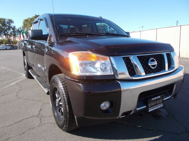 BLACK, 2013 NISSAN TITAN CREW CAB Thumnail Image 2