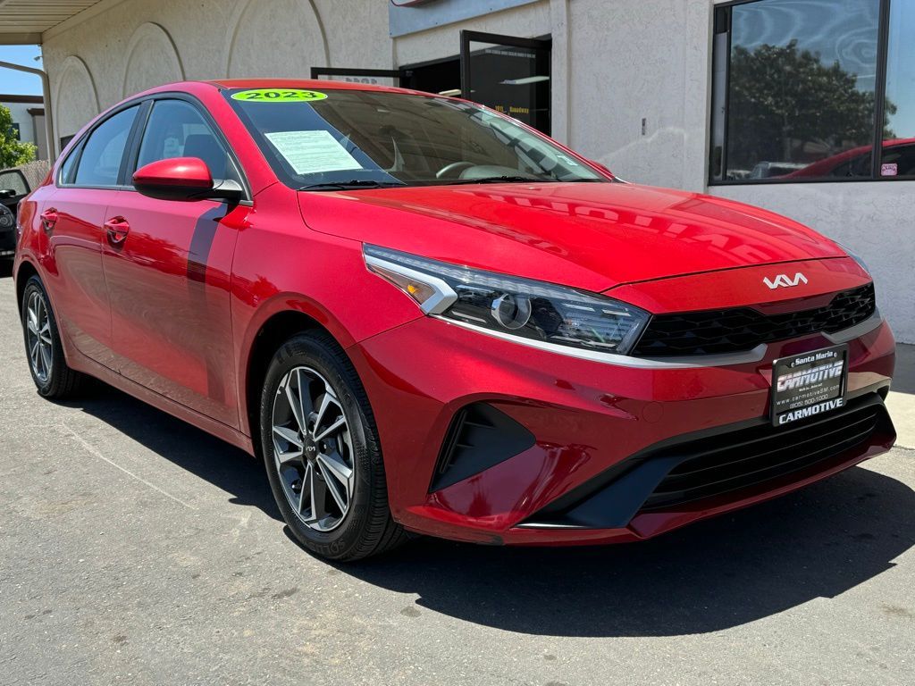 Currant Red, 2023 KIA FORTE Thumnail Image 1