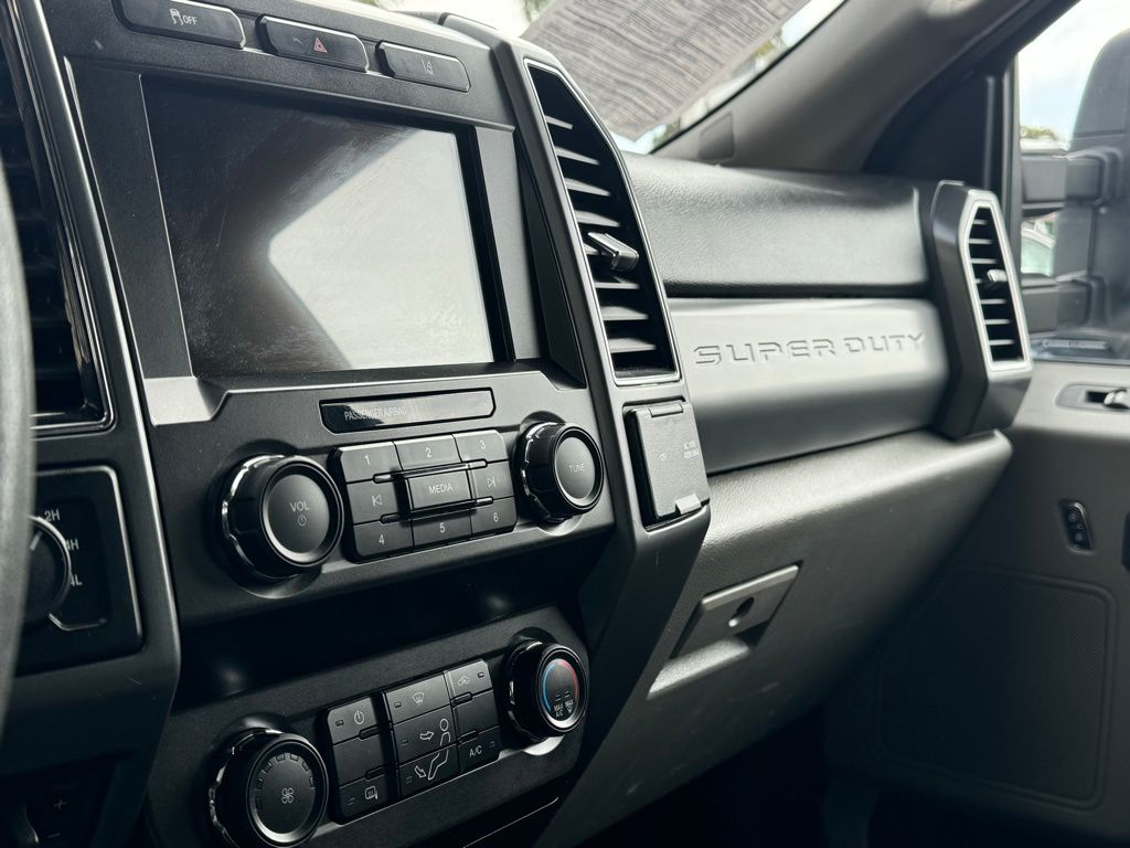 Oxford White, 2020 FORD F-250SD Thumnail Image 32