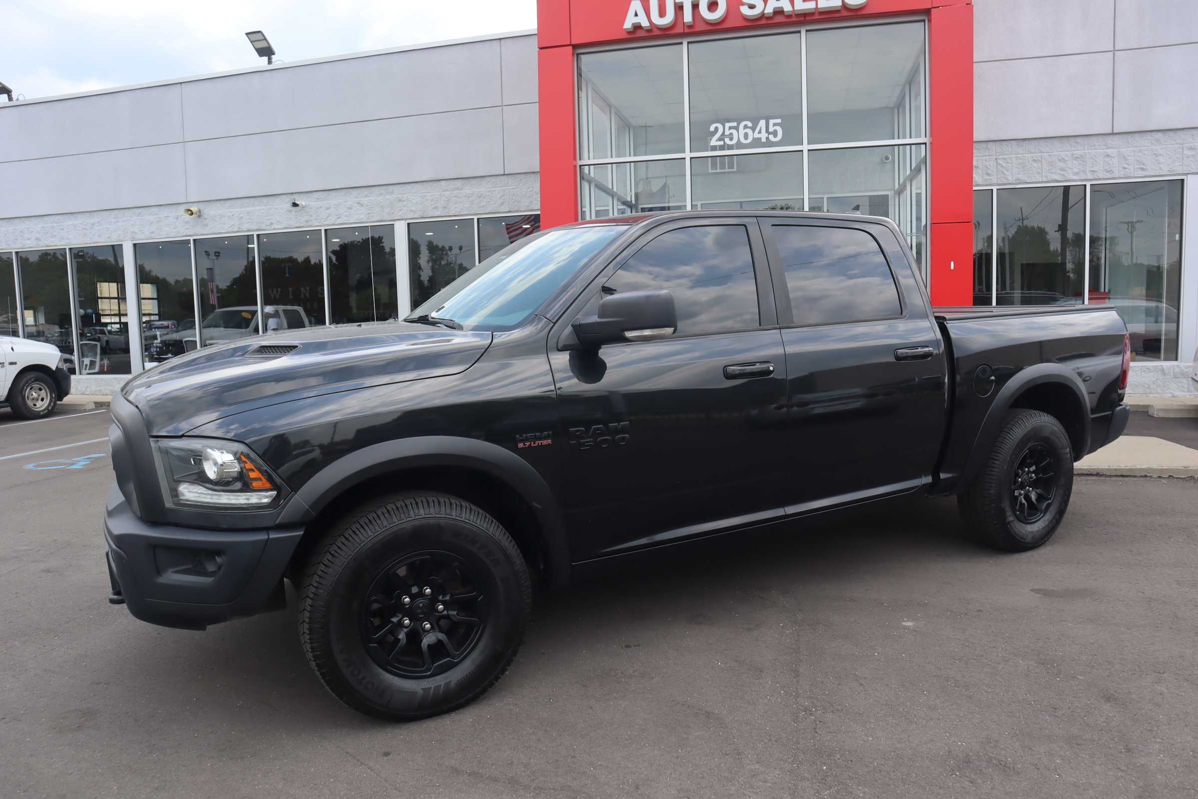 BLACK, 2018 RAM 1500 CREW CAB Thumnail Image 2