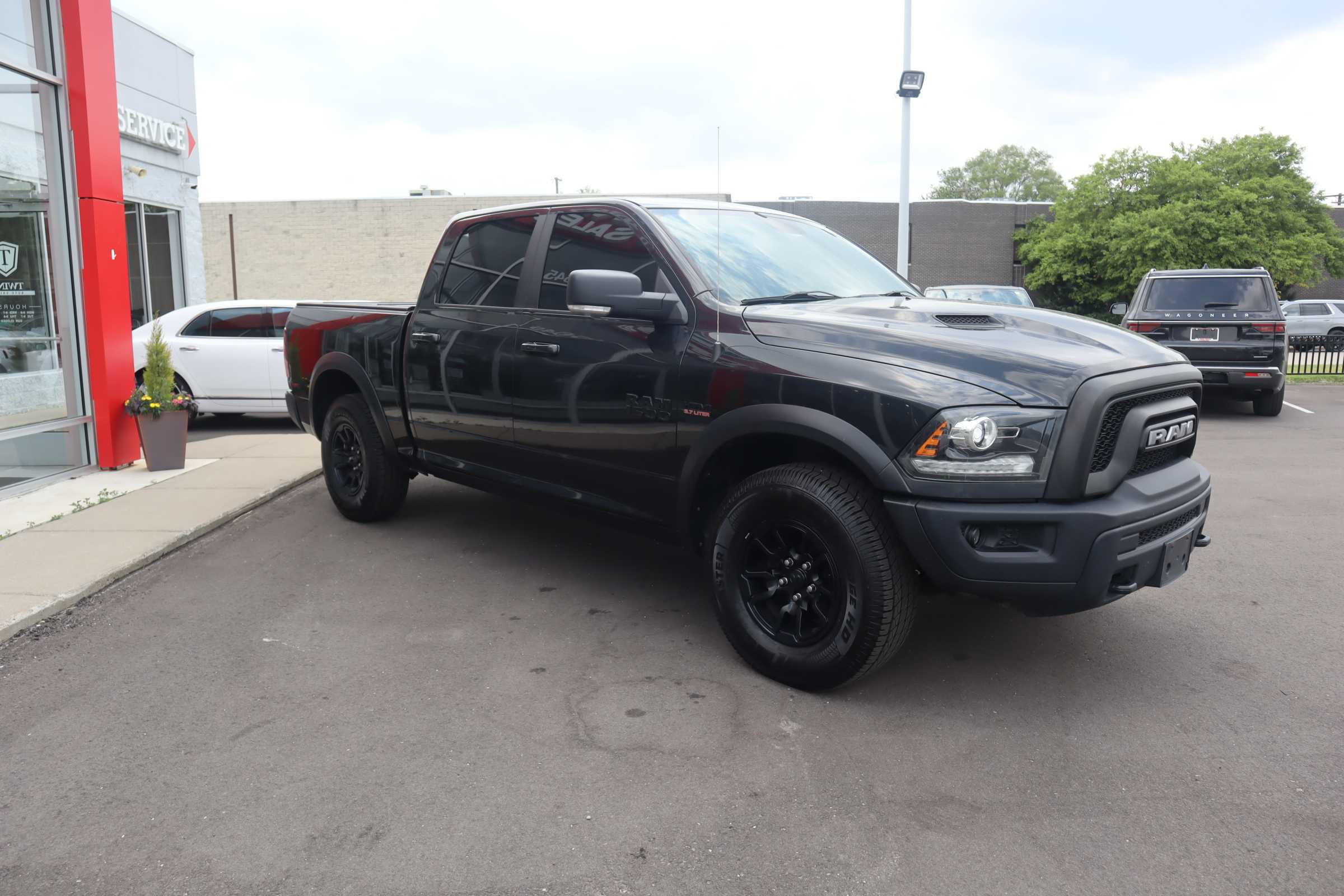 BLACK, 2018 RAM 1500 CREW CAB Thumnail Image 6