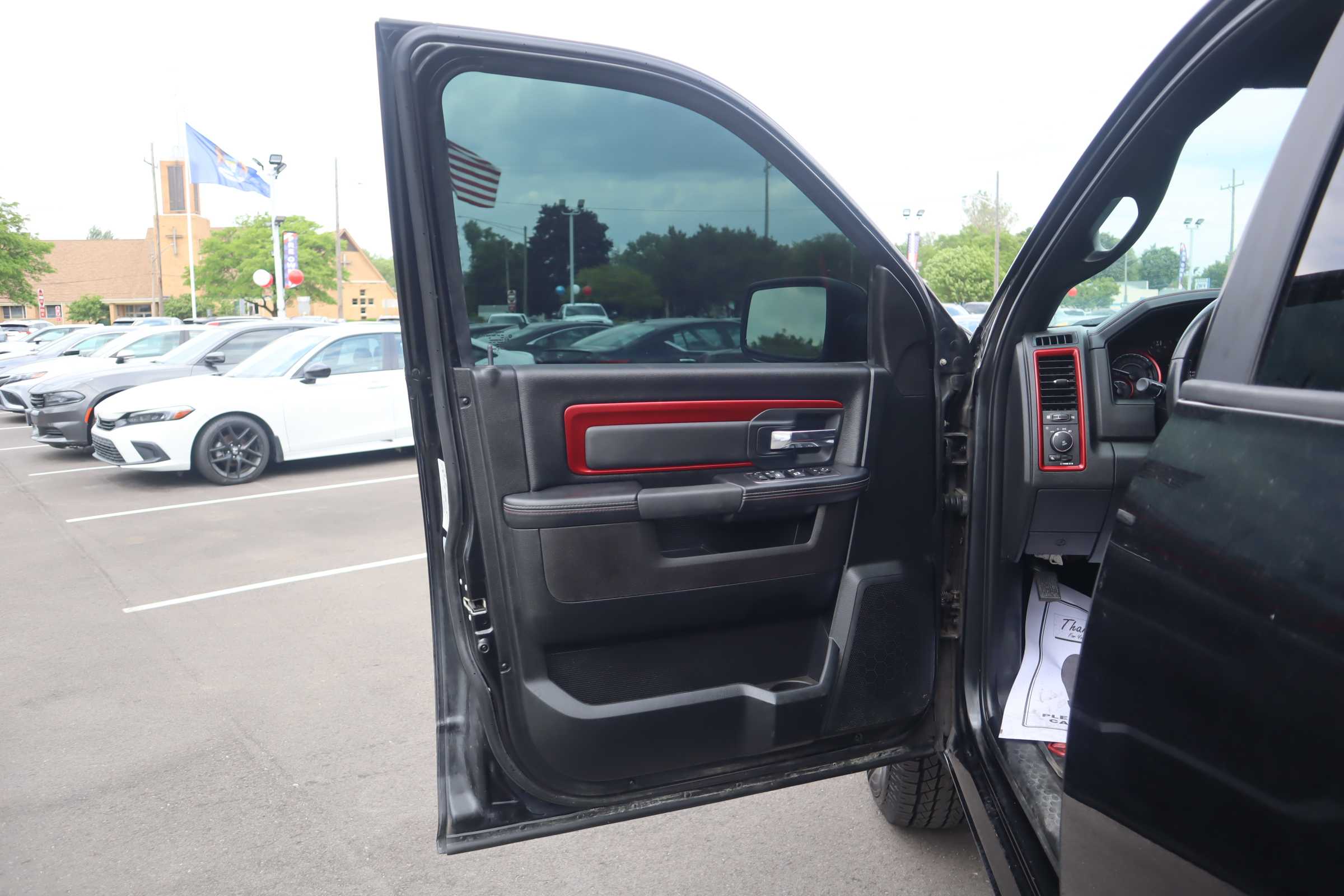 BLACK, 2018 RAM 1500 CREW CAB Thumnail Image 8
