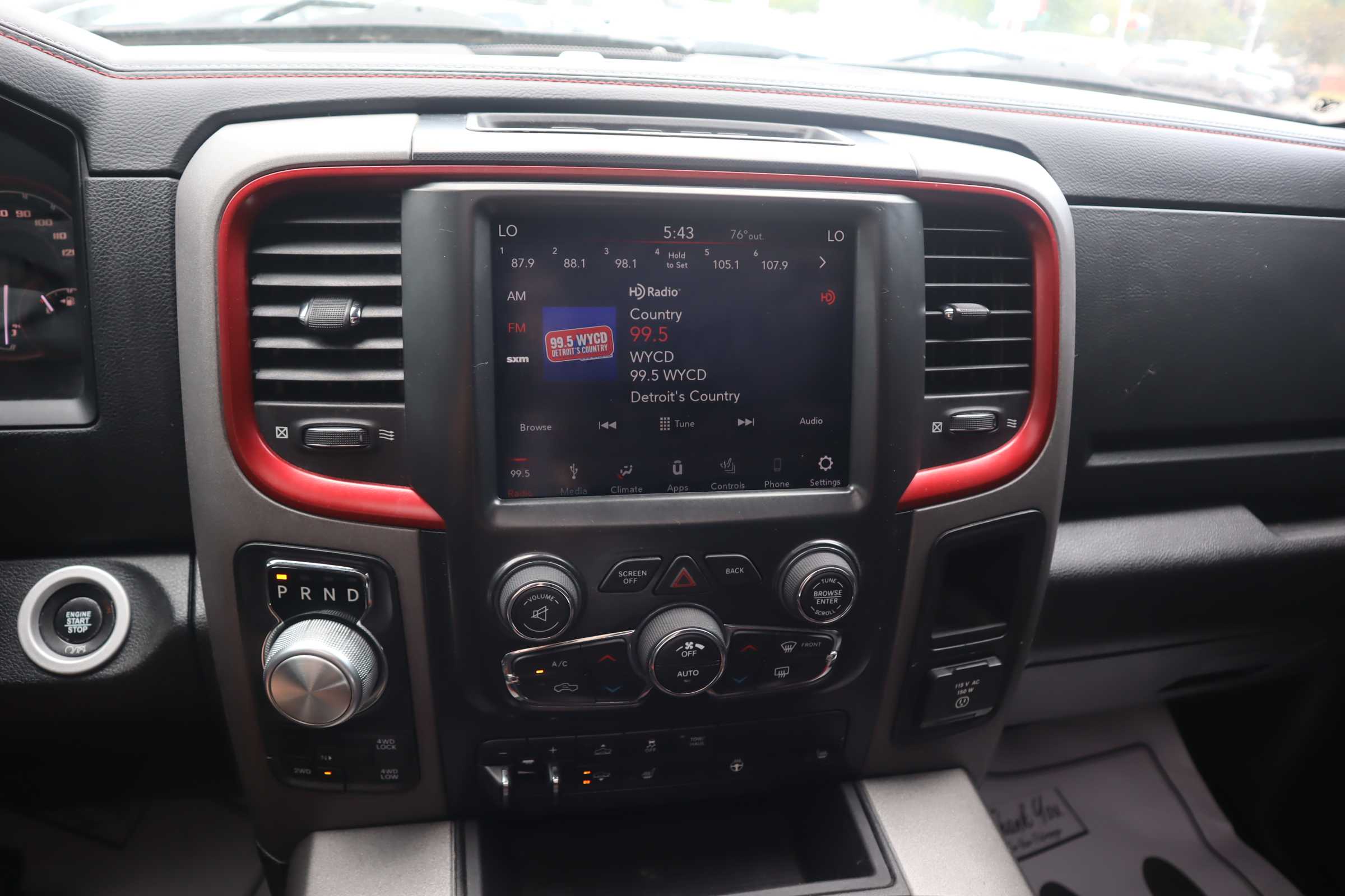 BLACK, 2018 RAM 1500 CREW CAB Thumnail Image 14