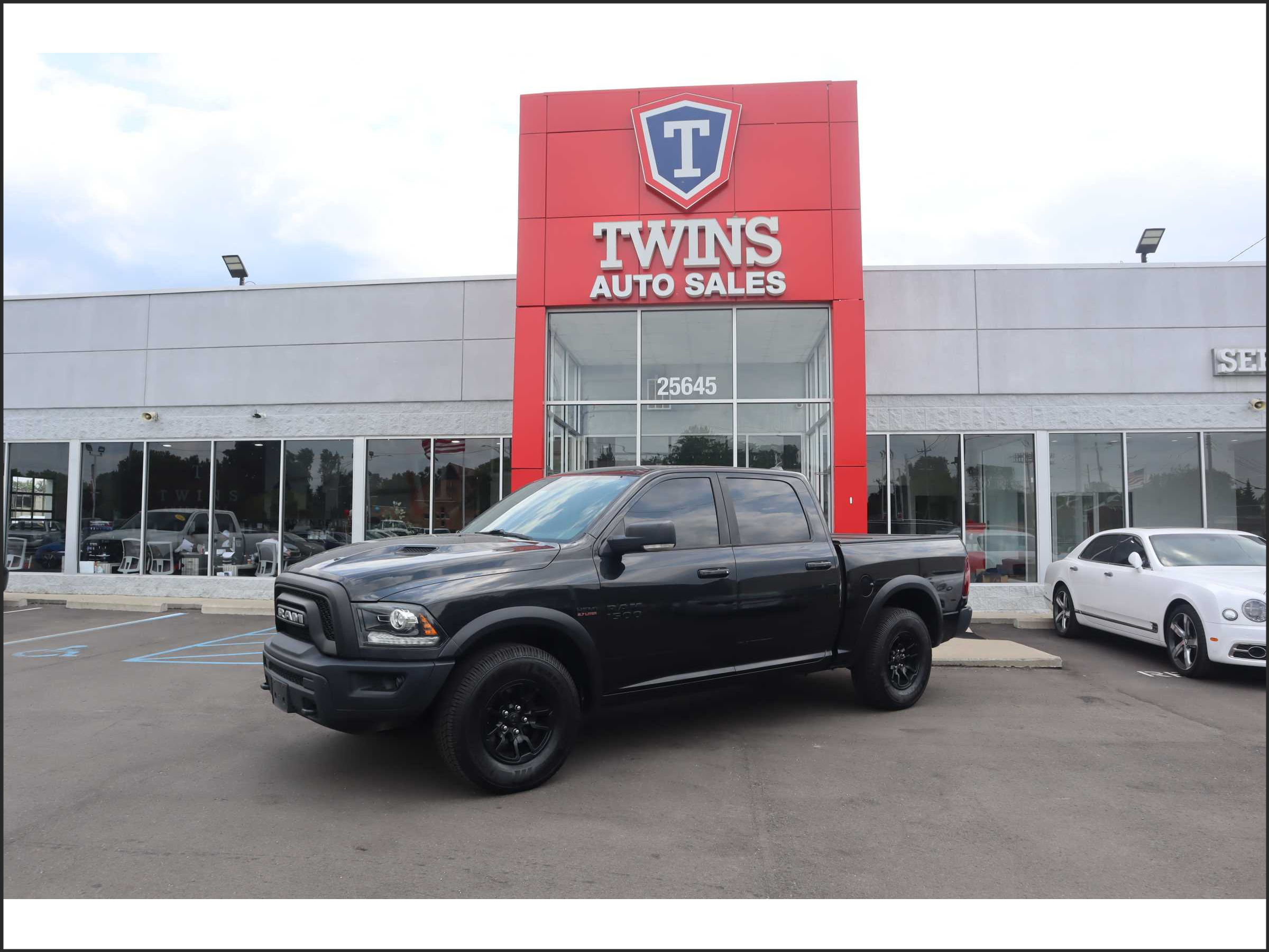 BLACK, 2018 RAM 1500 CREW CAB Image 