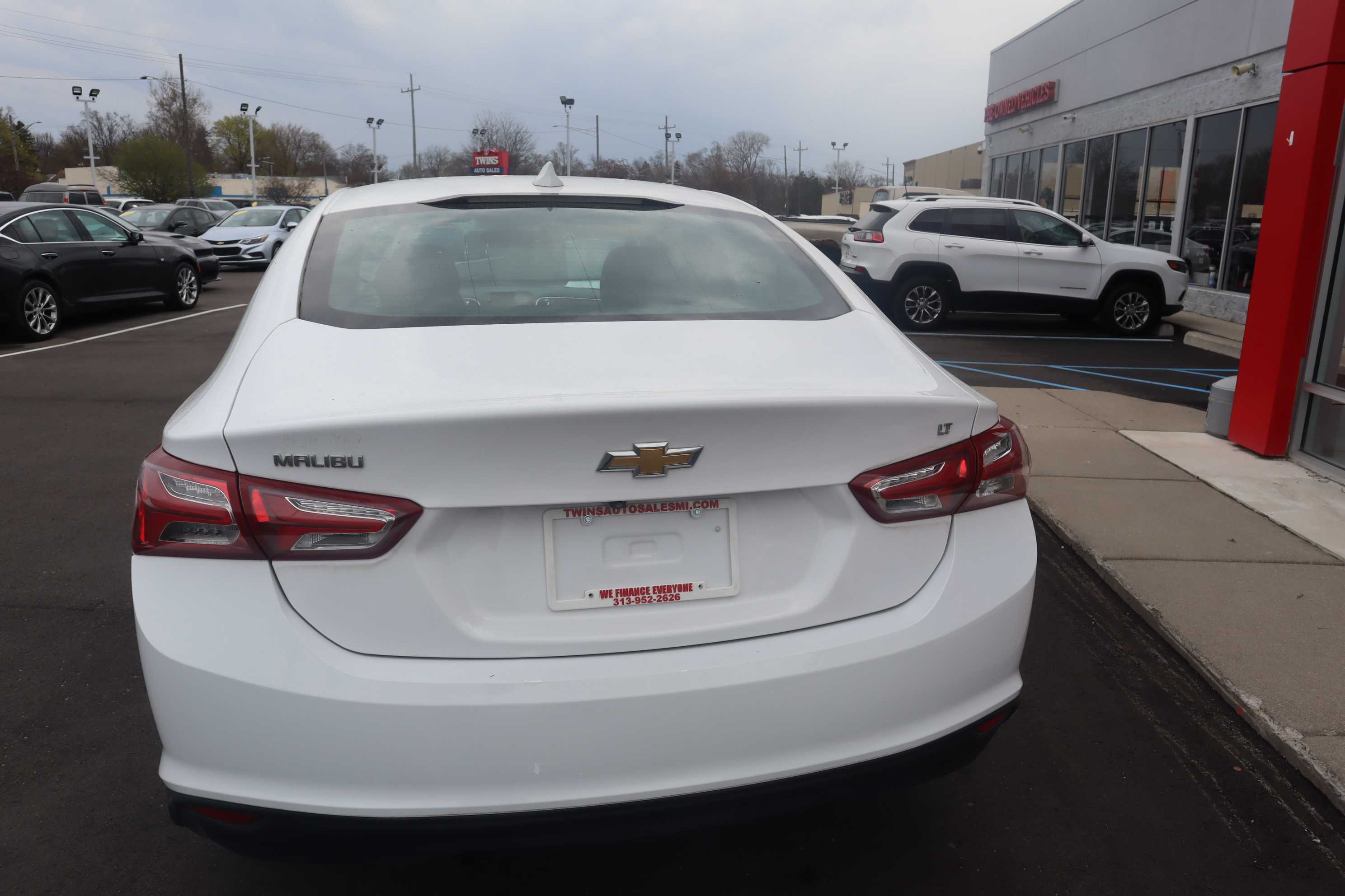 WHITE, 2019 CHEVROLET MALIBU Thumnail Image 3