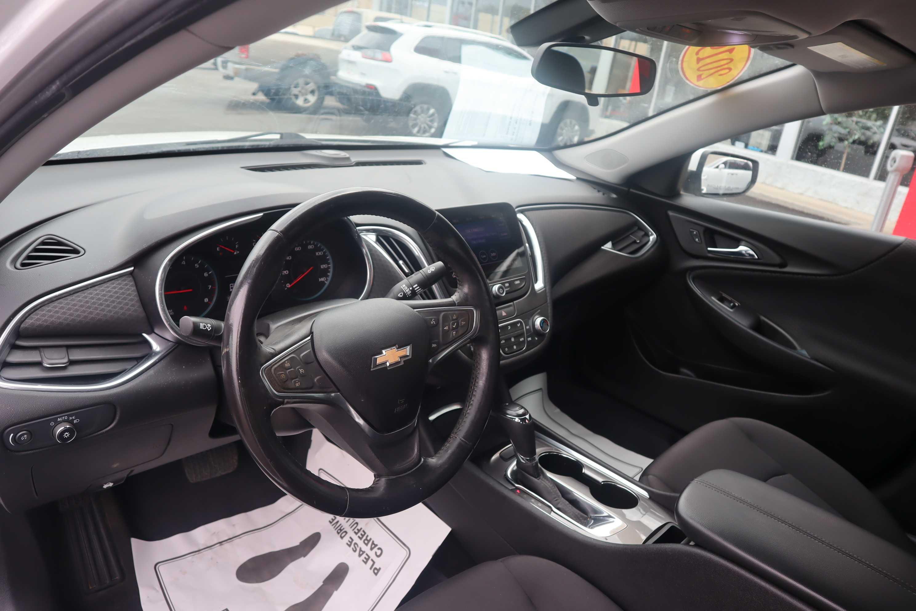 WHITE, 2019 CHEVROLET MALIBU Thumnail Image 8