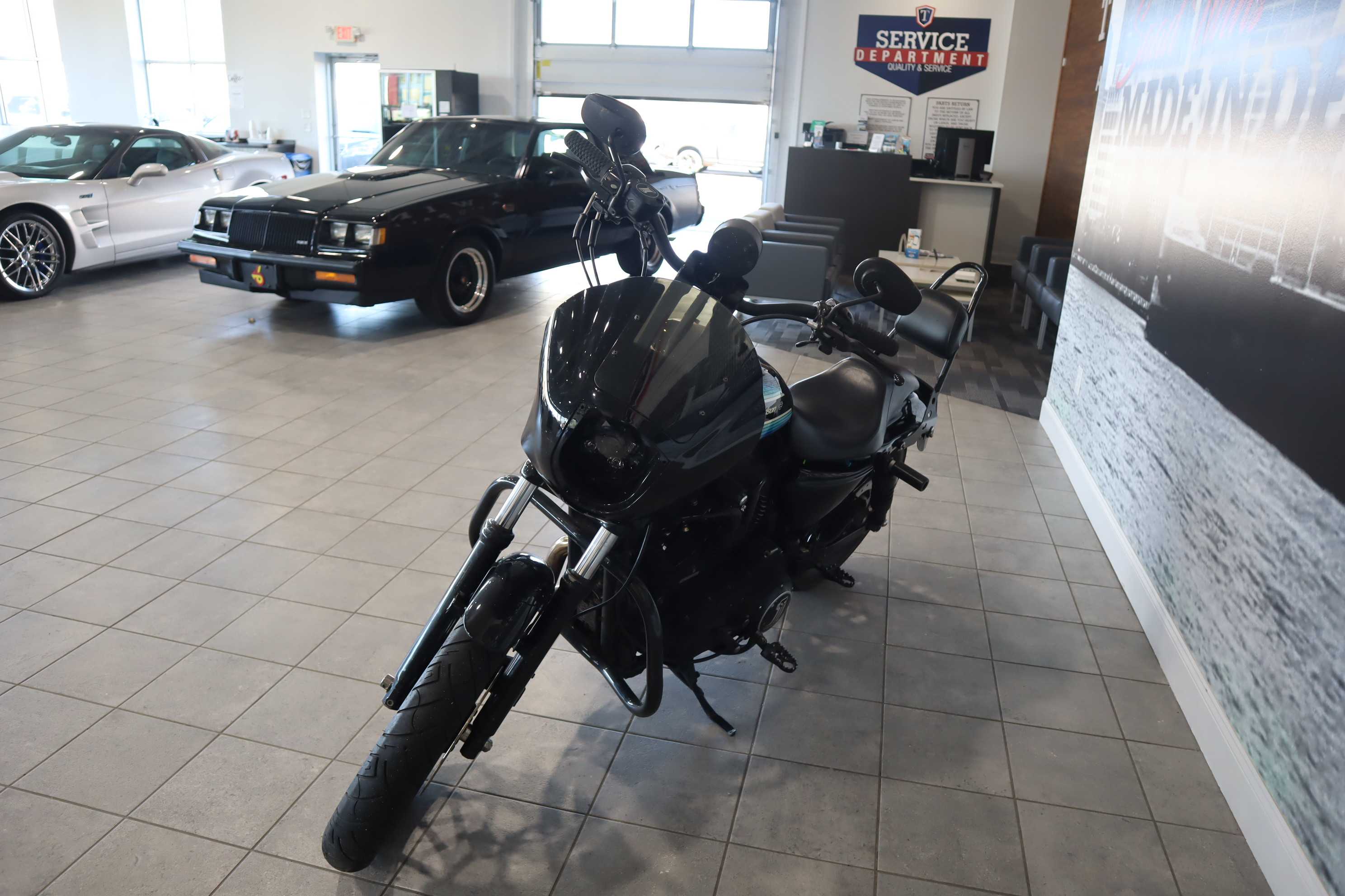 BLACK, 2011 HARLEY-DAVIDSON XL 883N Thumnail Image 4