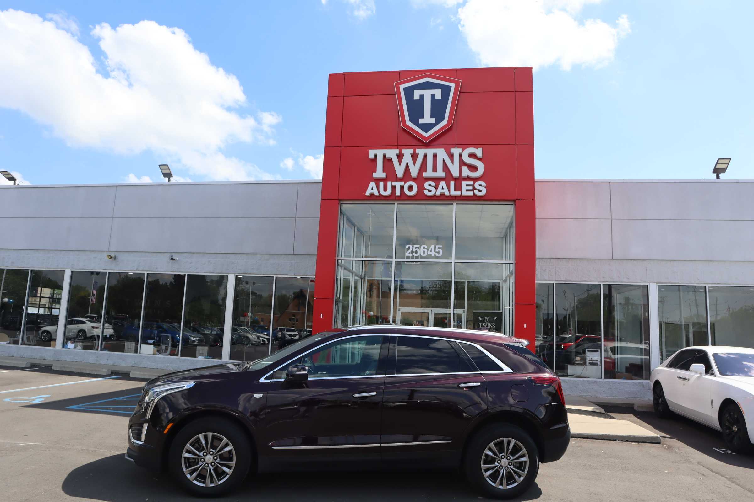 BURGUNDY, 2021 CADILLAC XT5 Image 