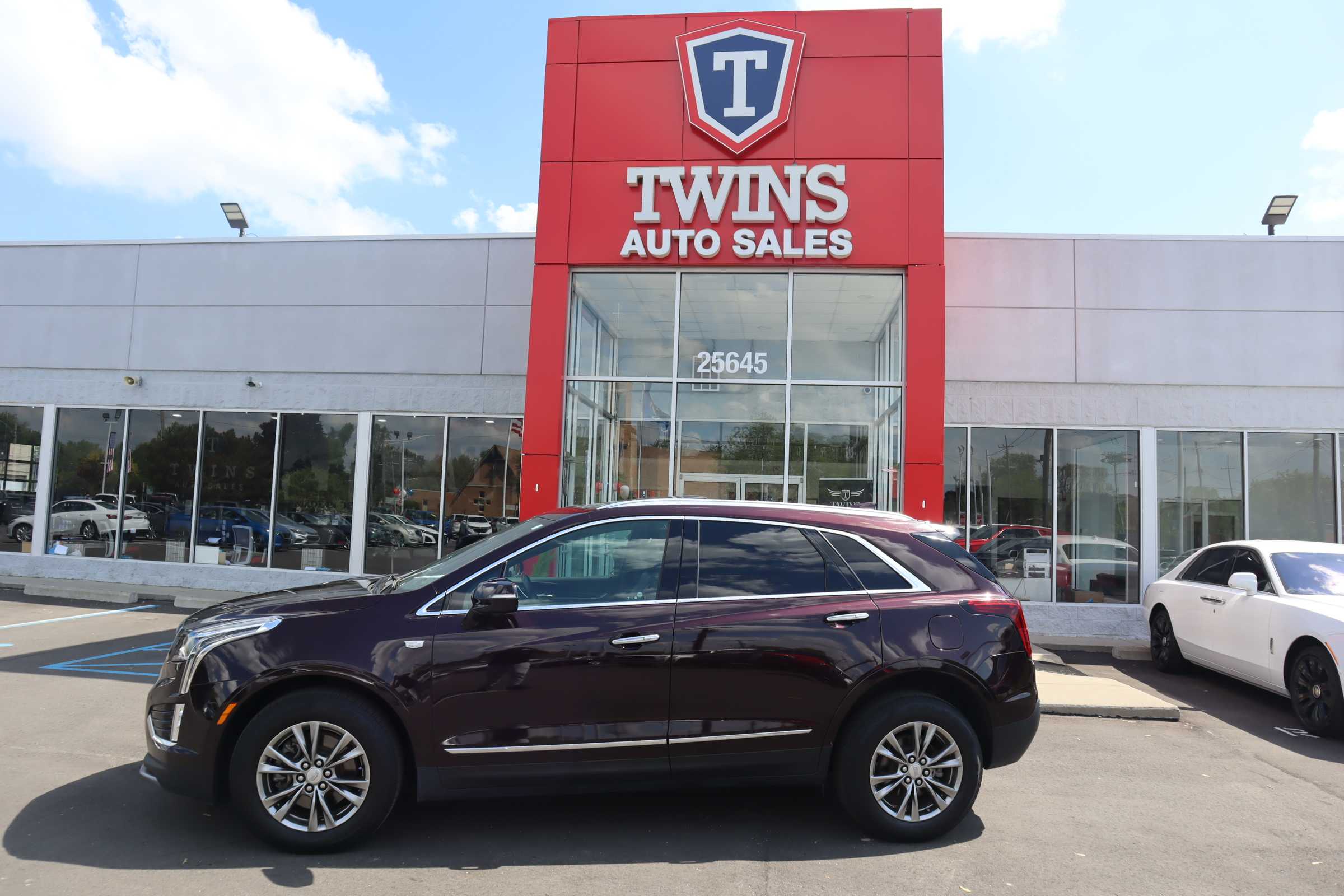 BURGUNDY, 2021 CADILLAC XT5 Thumnail Image 2