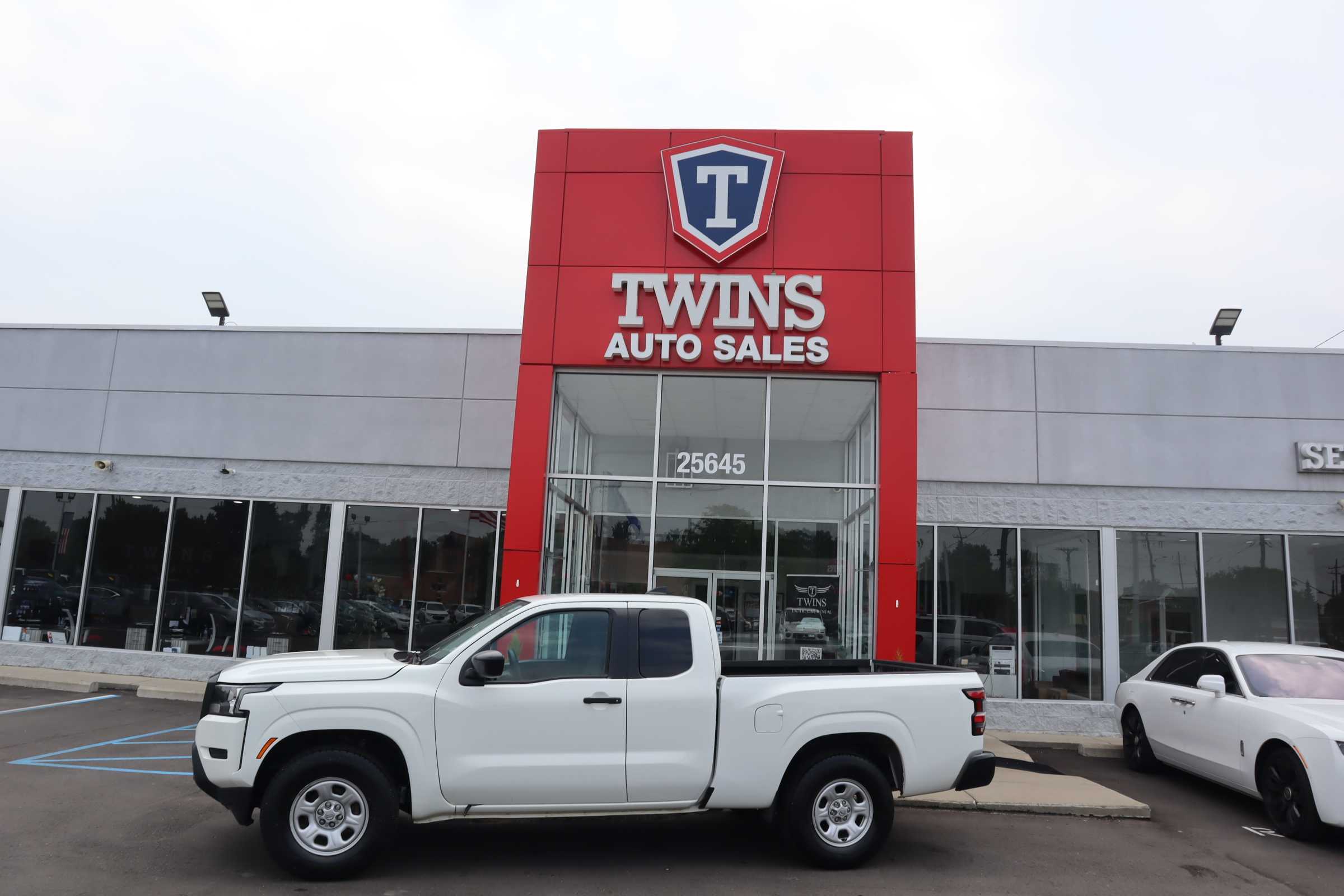 WHITE, 2024 NISSAN FRONTIER KING CAB Image 