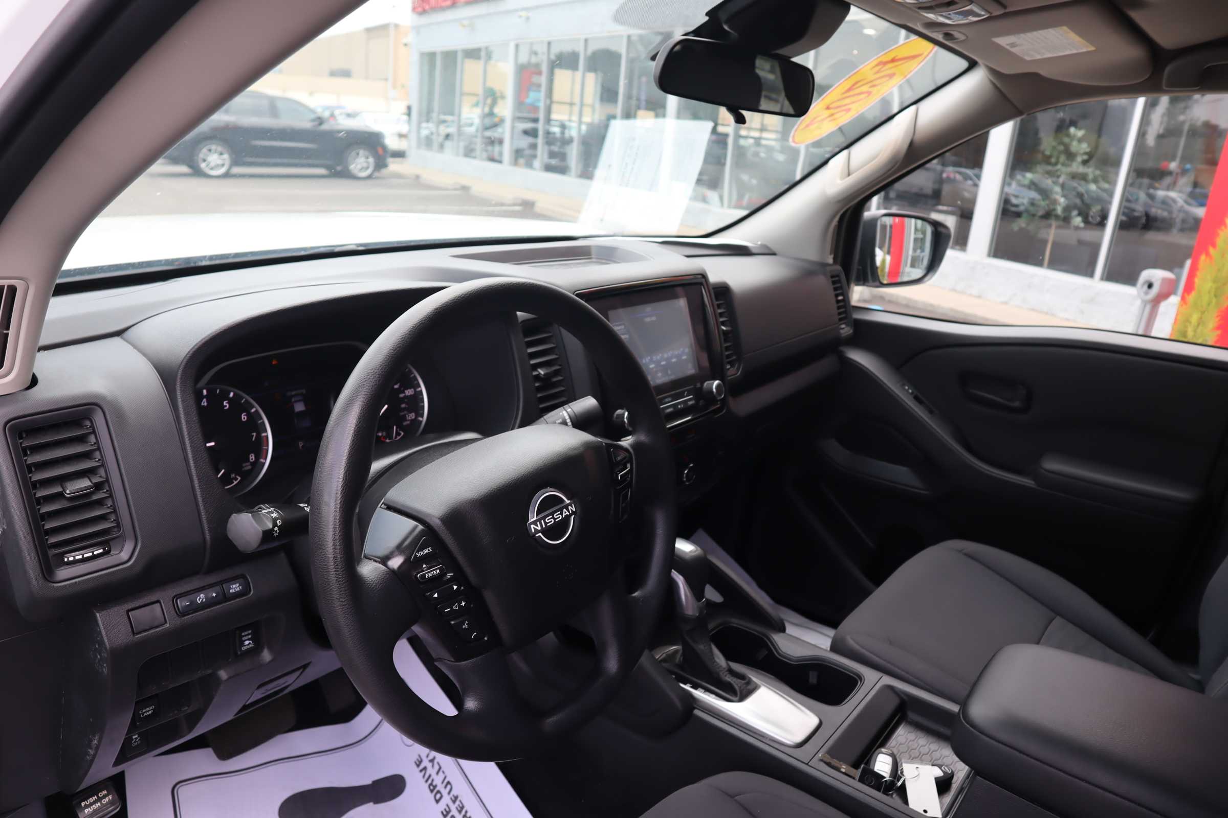 WHITE, 2024 NISSAN FRONTIER KING CAB Thumnail Image 4