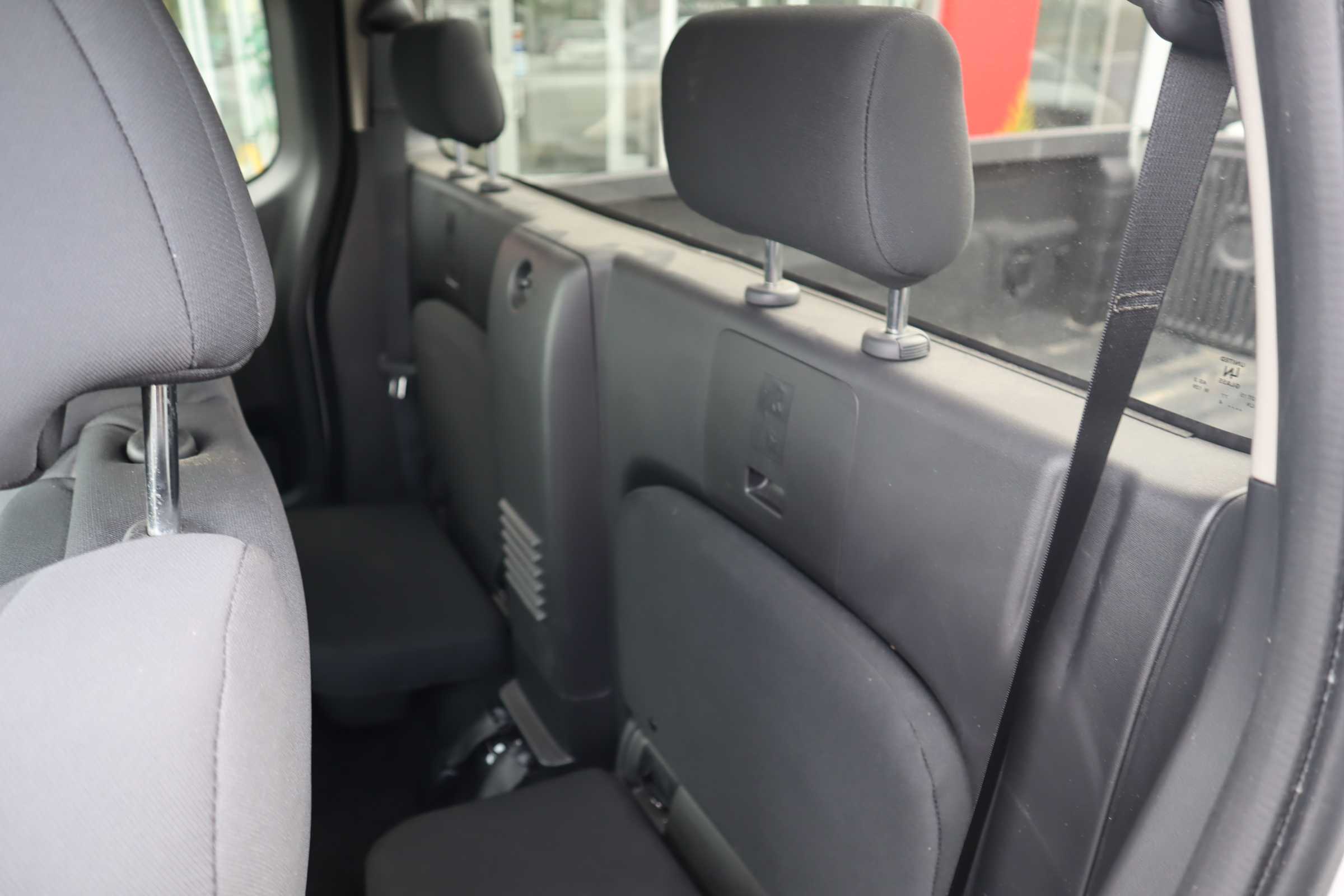 WHITE, 2024 NISSAN FRONTIER KING CAB Thumnail Image 6