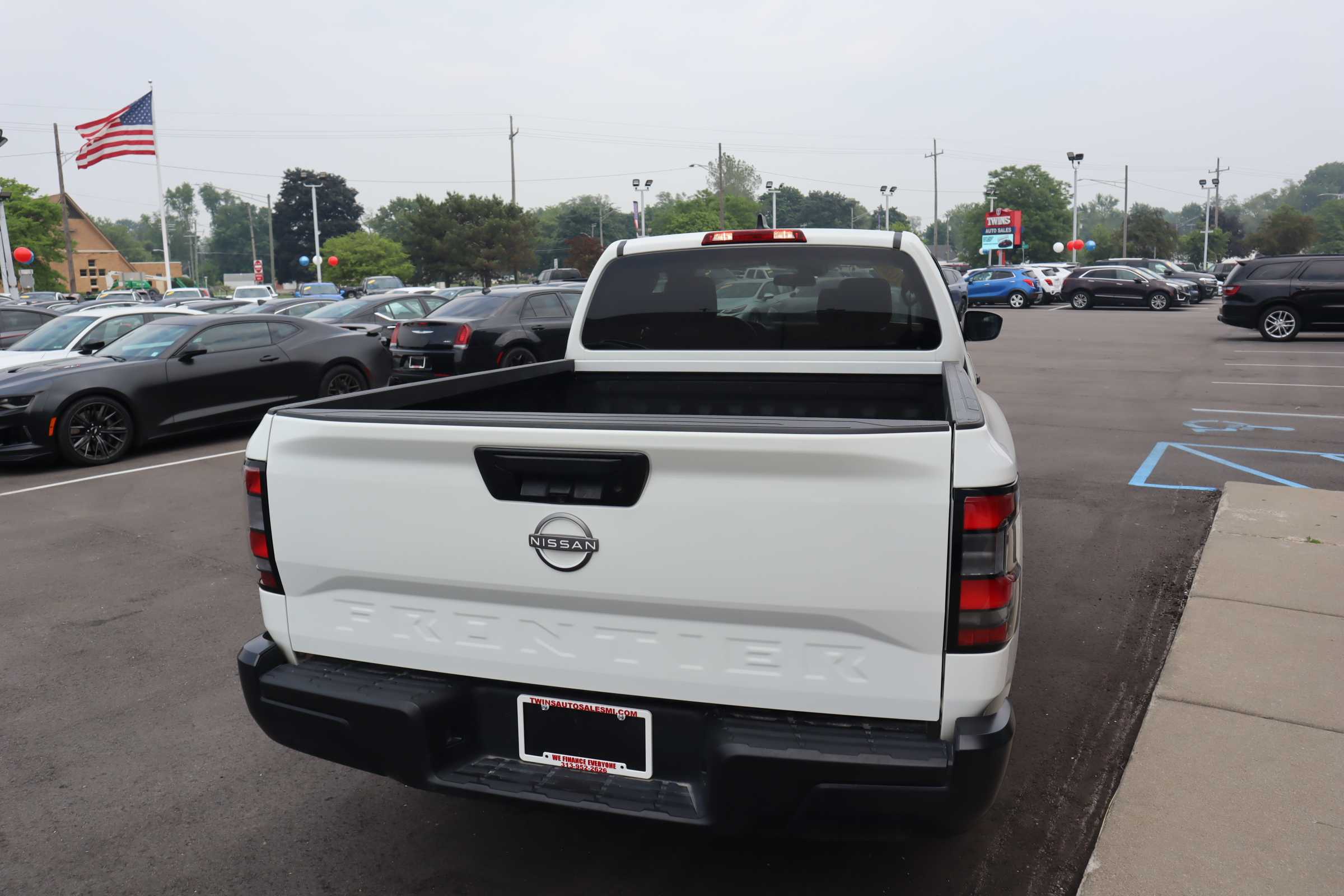 WHITE, 2024 NISSAN FRONTIER KING CAB Thumnail Image 7