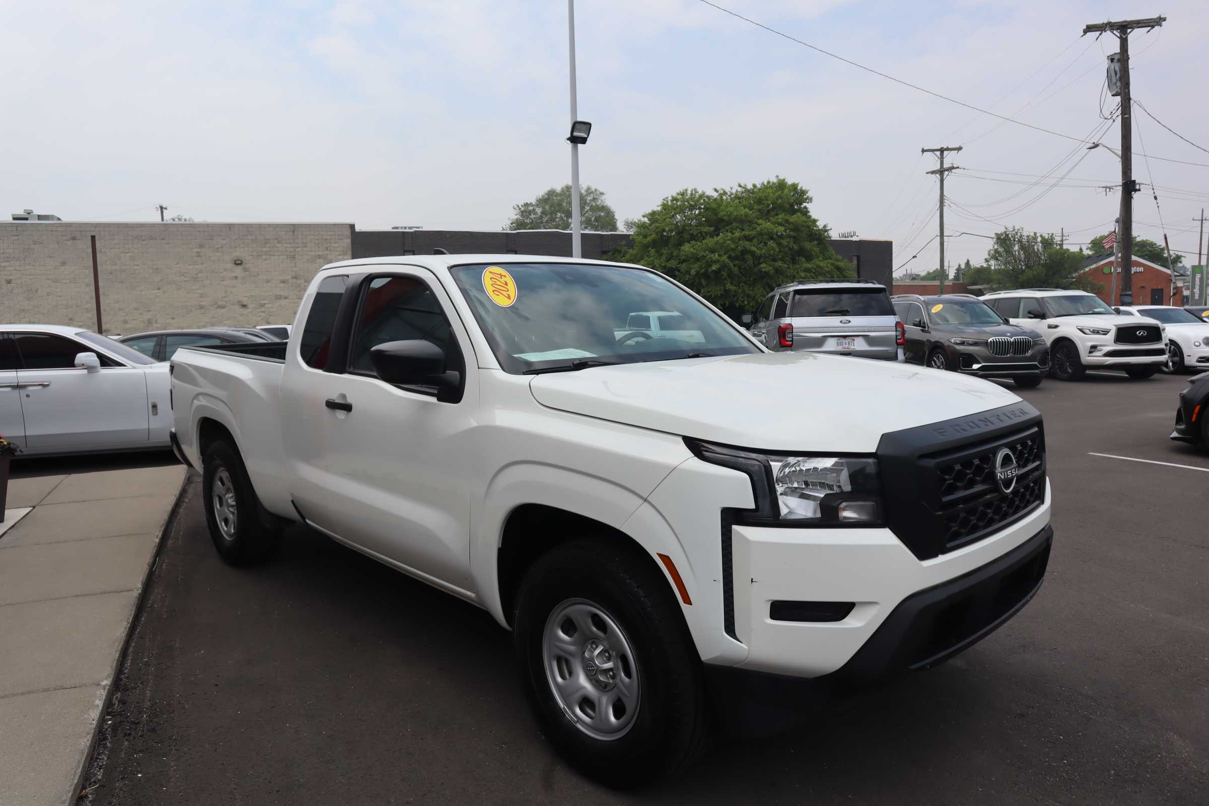 WHITE, 2024 NISSAN FRONTIER KING CAB Thumnail Image 9