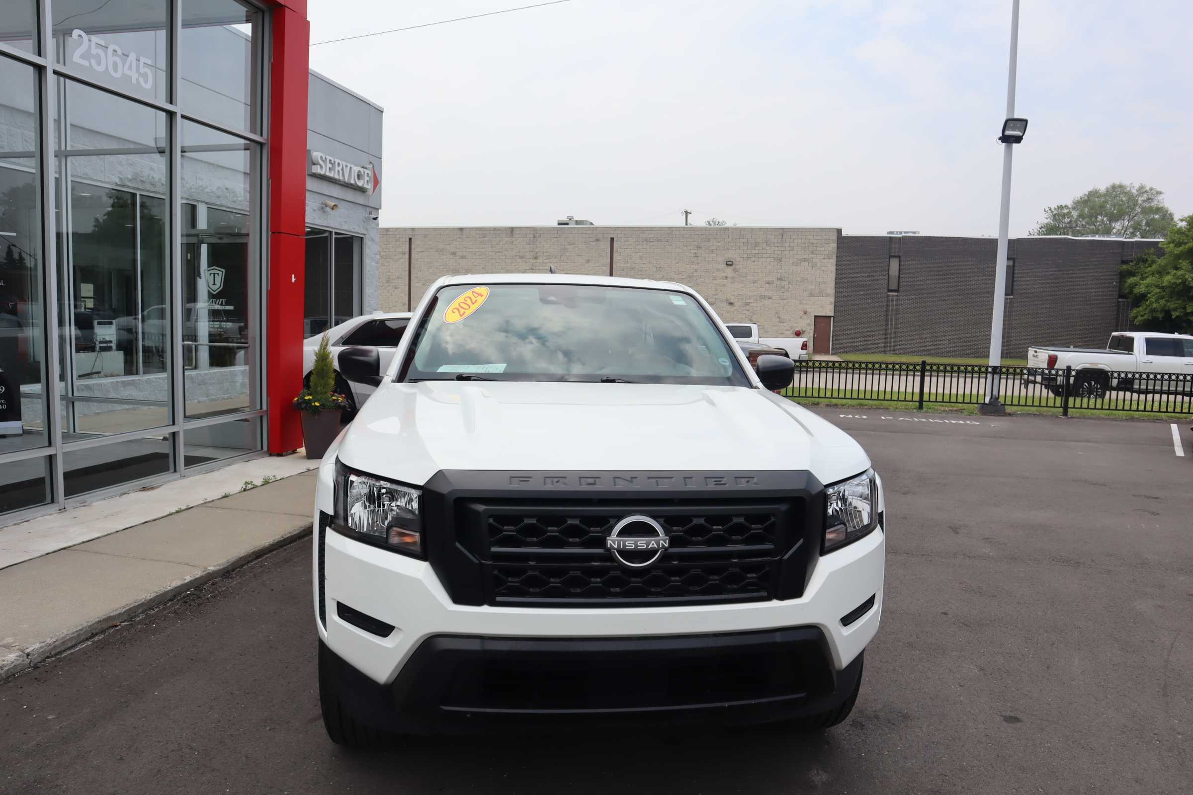 WHITE, 2024 NISSAN FRONTIER KING CAB Thumnail Image 10