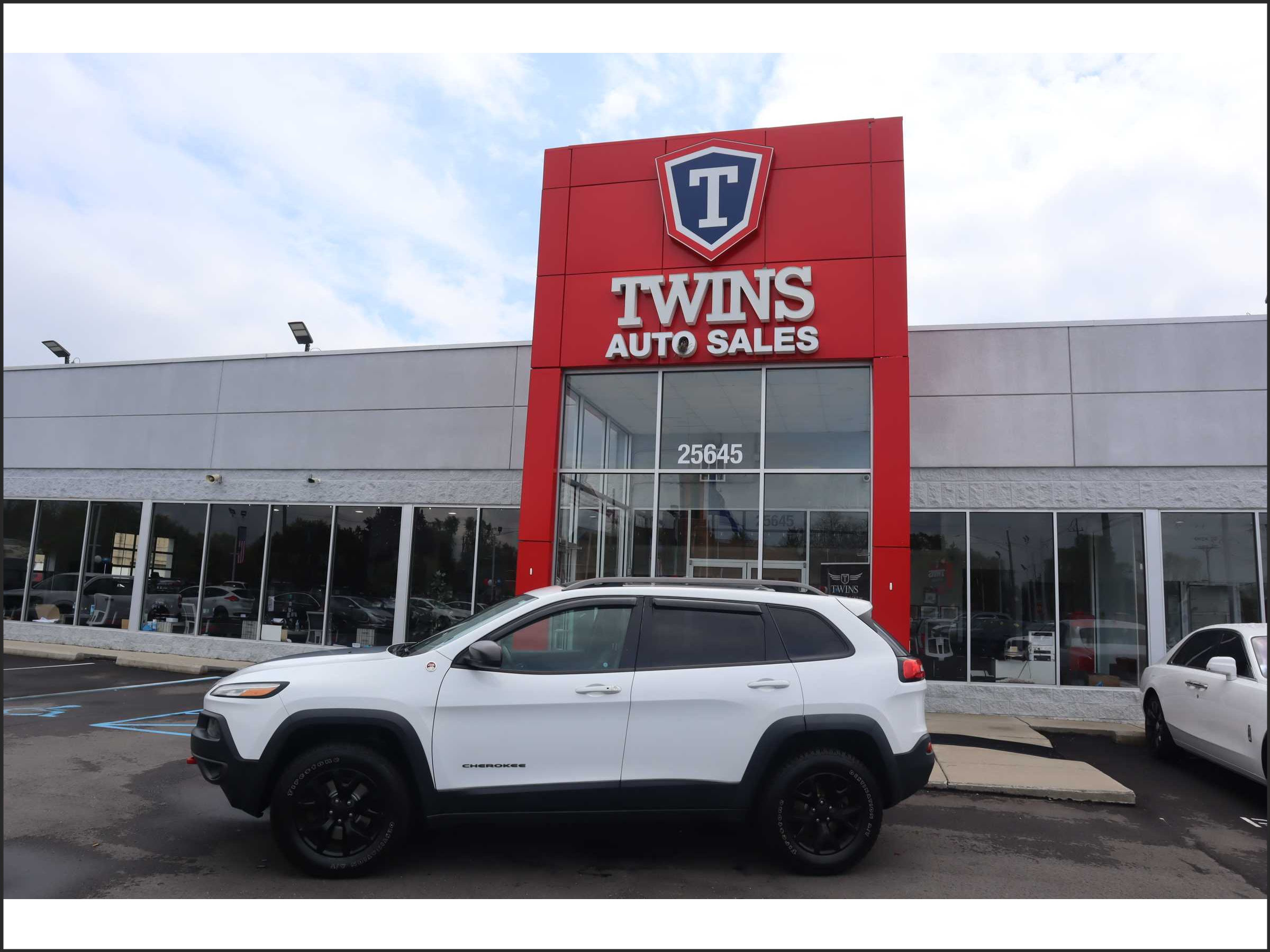 WHITE, 2016 JEEP CHEROKEE Image 