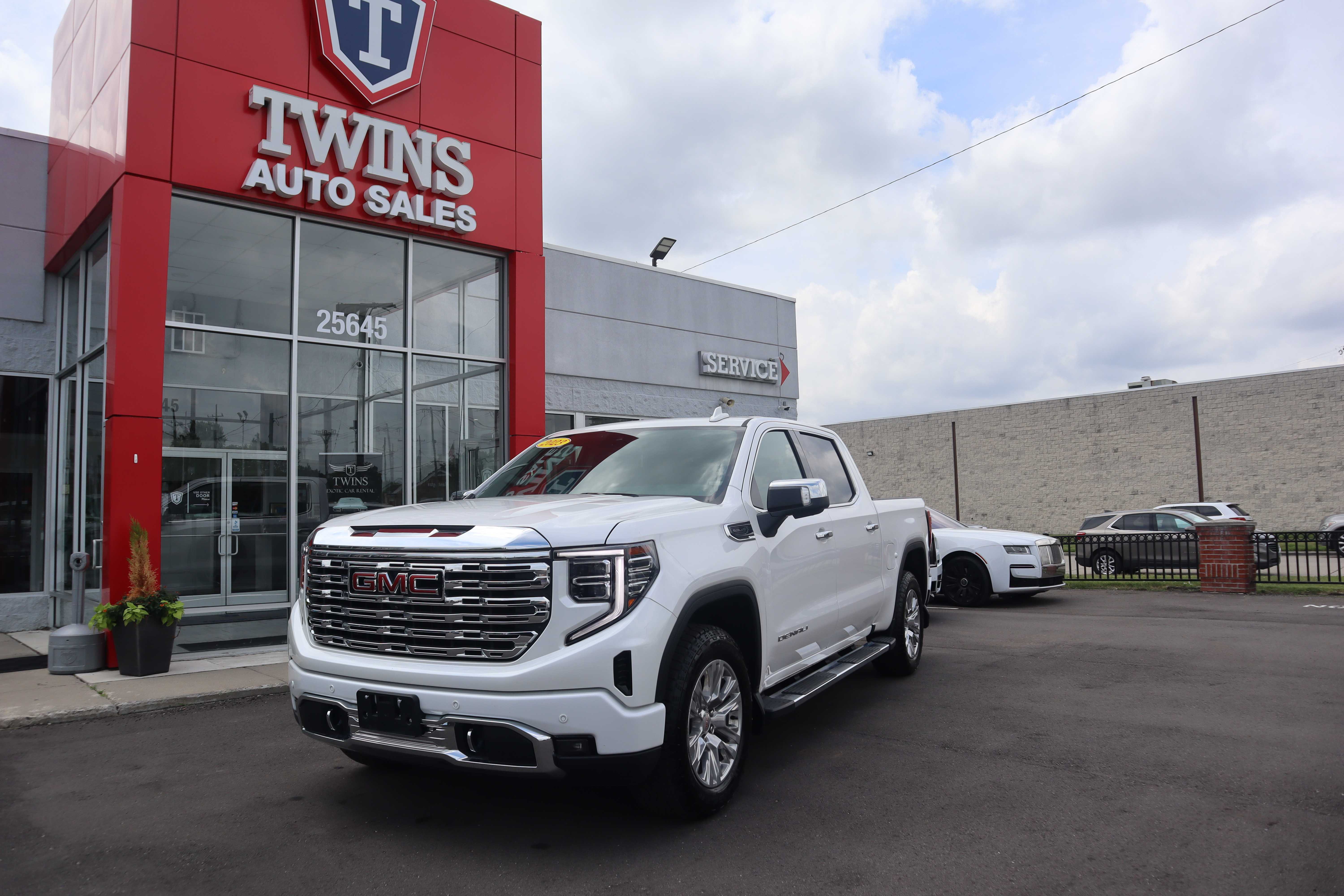 WHITE, 2023 GMC SIERRA 1500 CREW CAB Thumnail Image 2