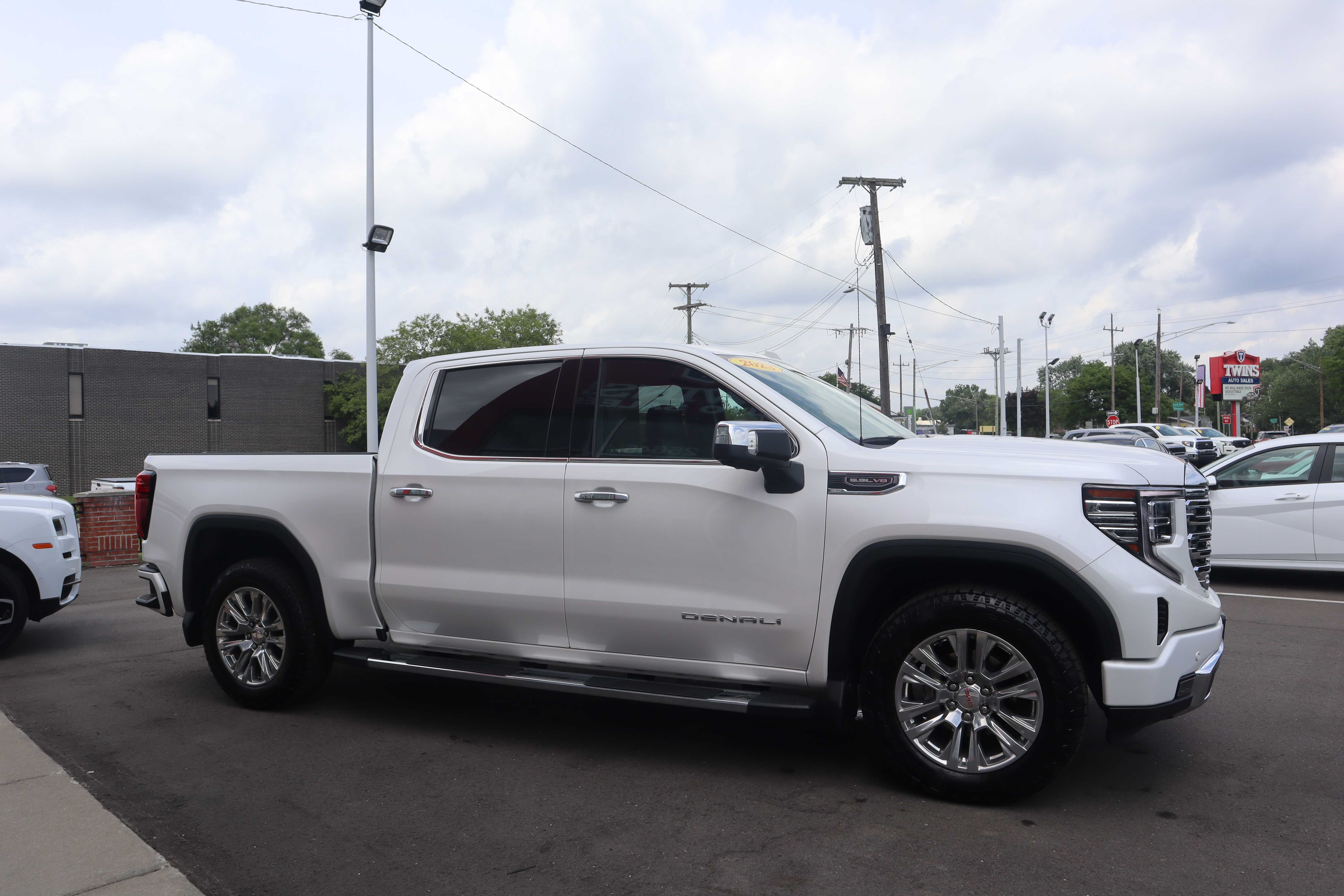 WHITE, 2023 GMC SIERRA 1500 CREW CAB Thumnail Image 5