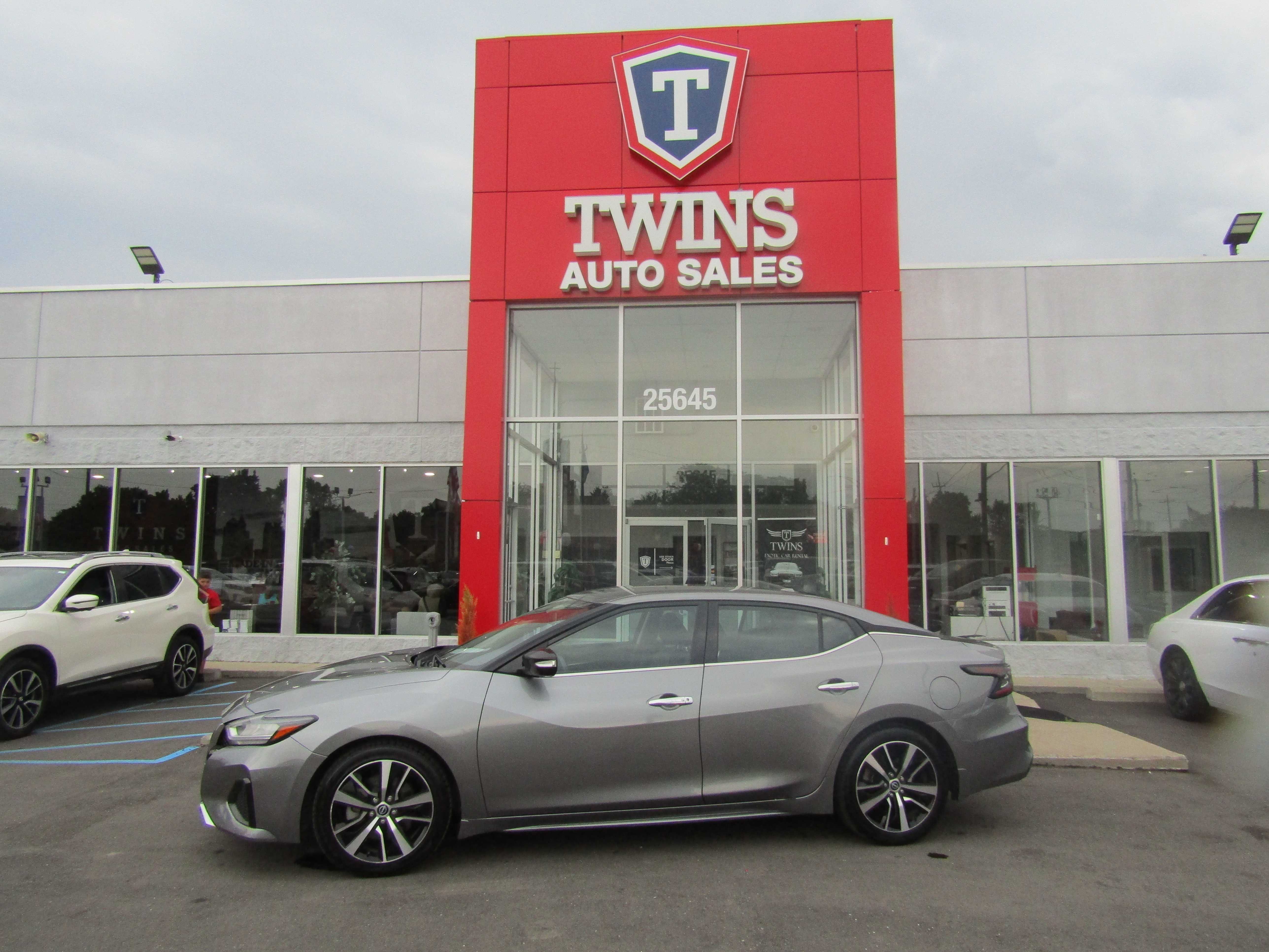 GRAY, 2023 NISSAN MAXIMA Thumnail Image 2
