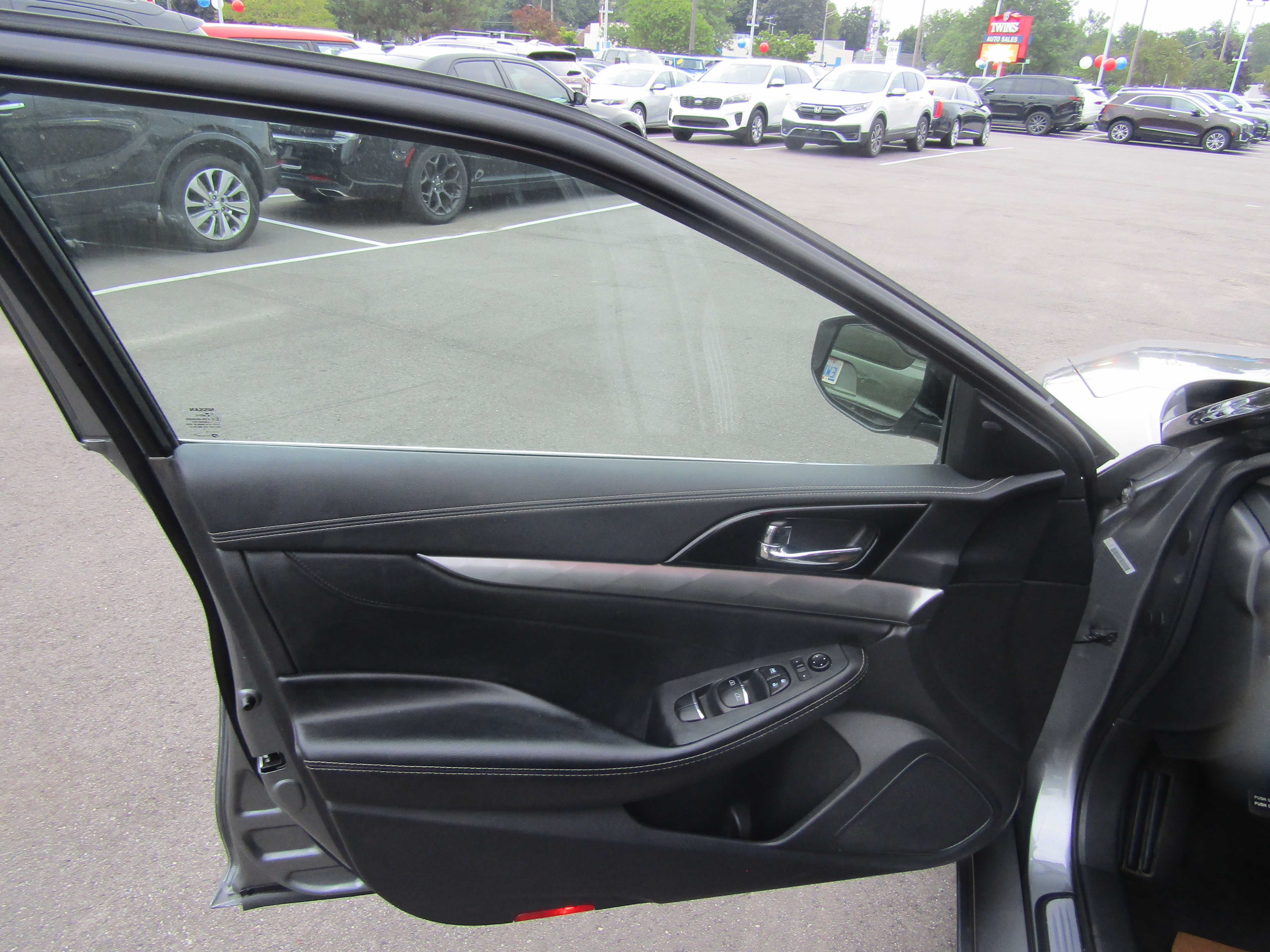 GRAY, 2023 NISSAN MAXIMA Thumnail Image 7