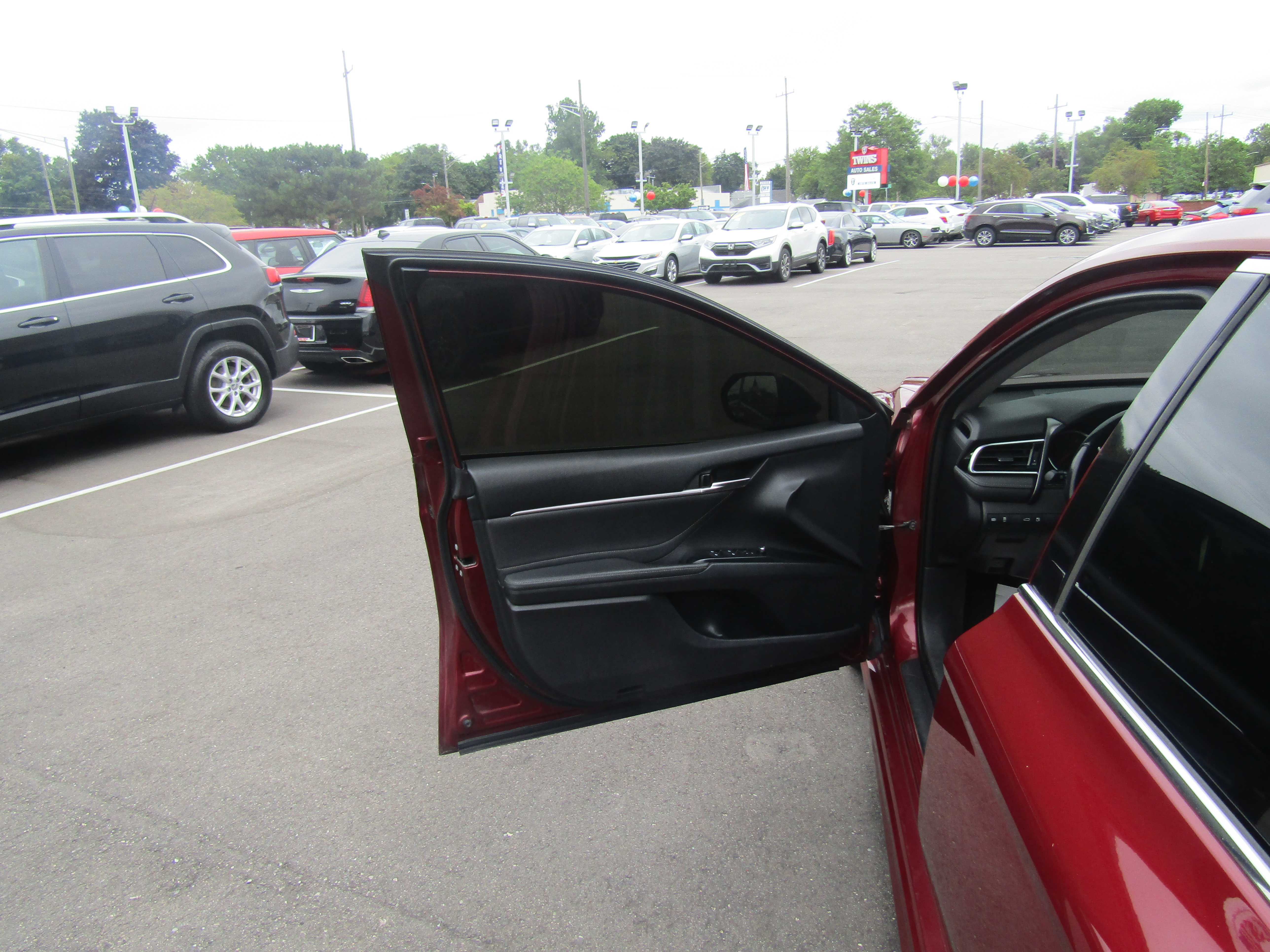 RED, 2018 TOYOTA CAMRY Thumnail Image 3