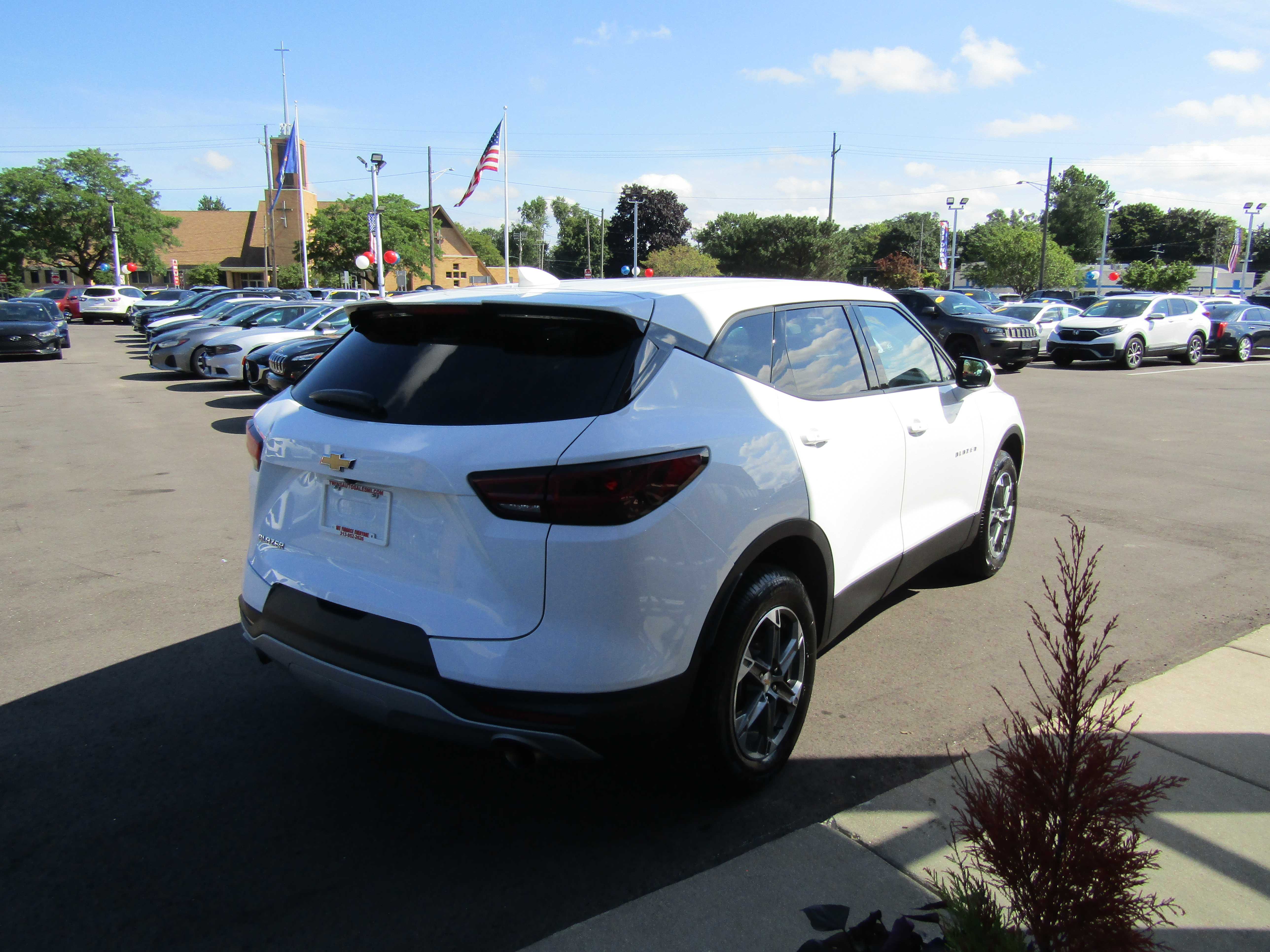 WHITE, 2023 CHEVROLET BLAZER Thumnail Image 4