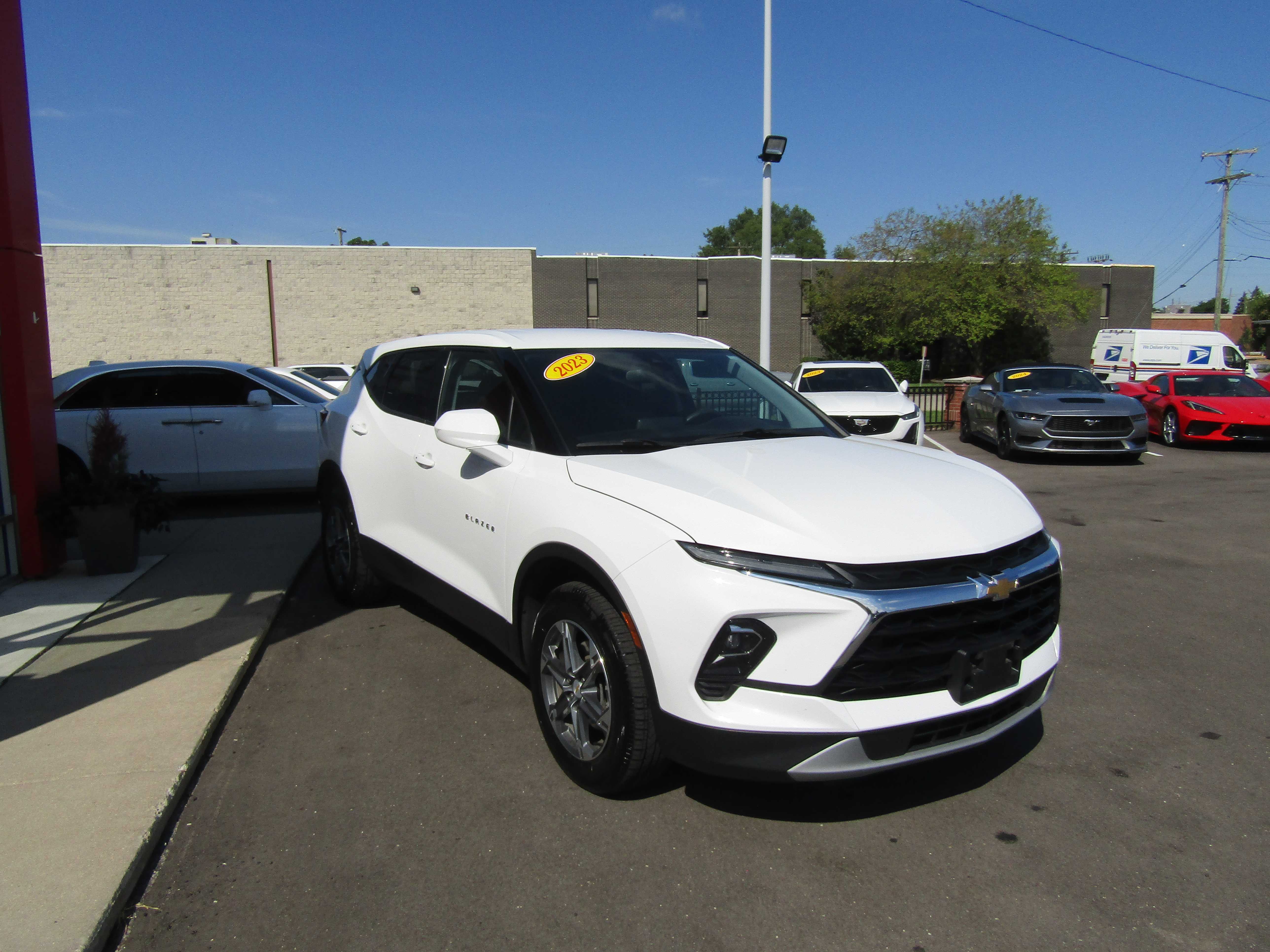 WHITE, 2023 CHEVROLET BLAZER Thumnail Image 5