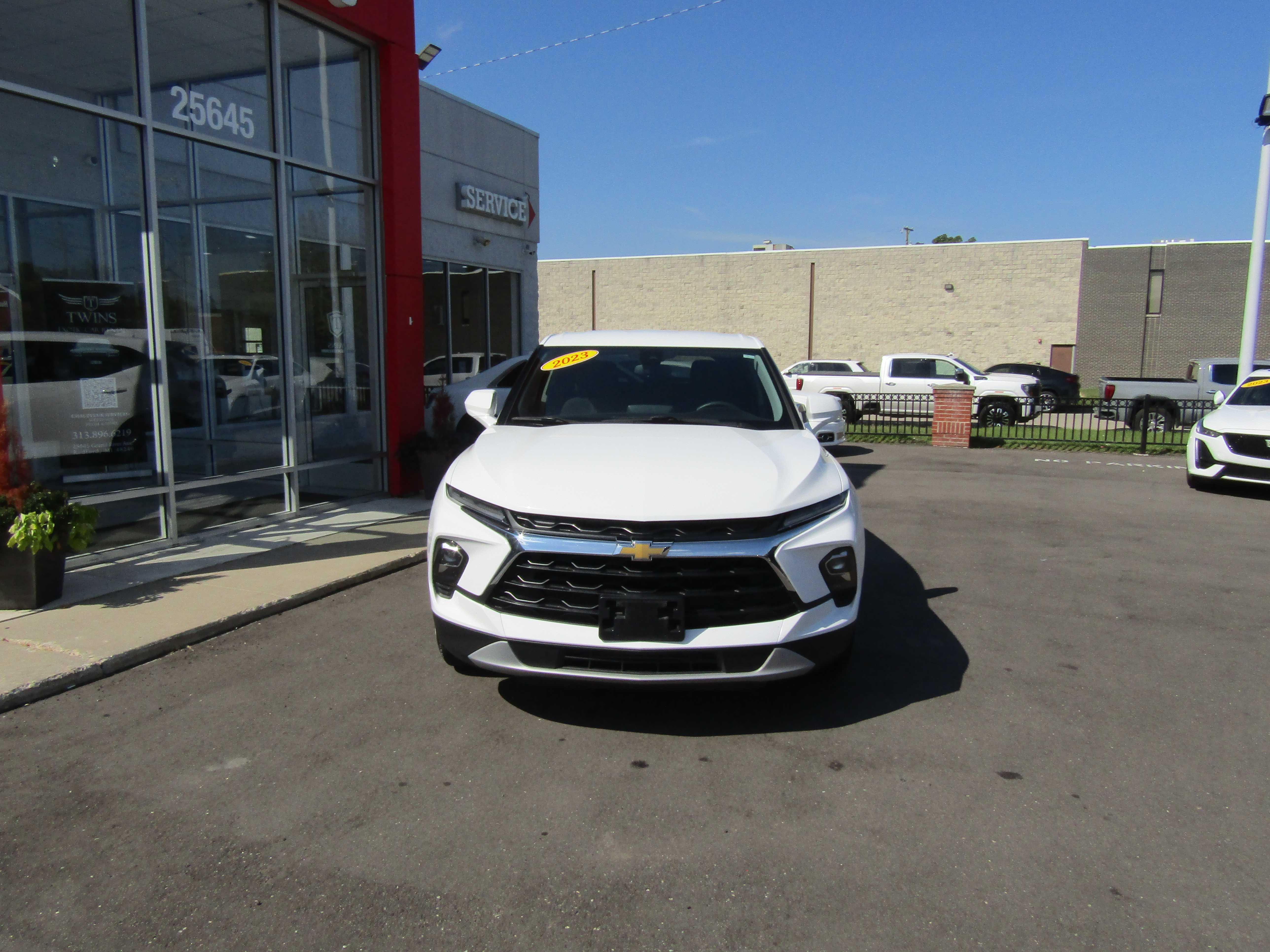 WHITE, 2023 CHEVROLET BLAZER Thumnail Image 6