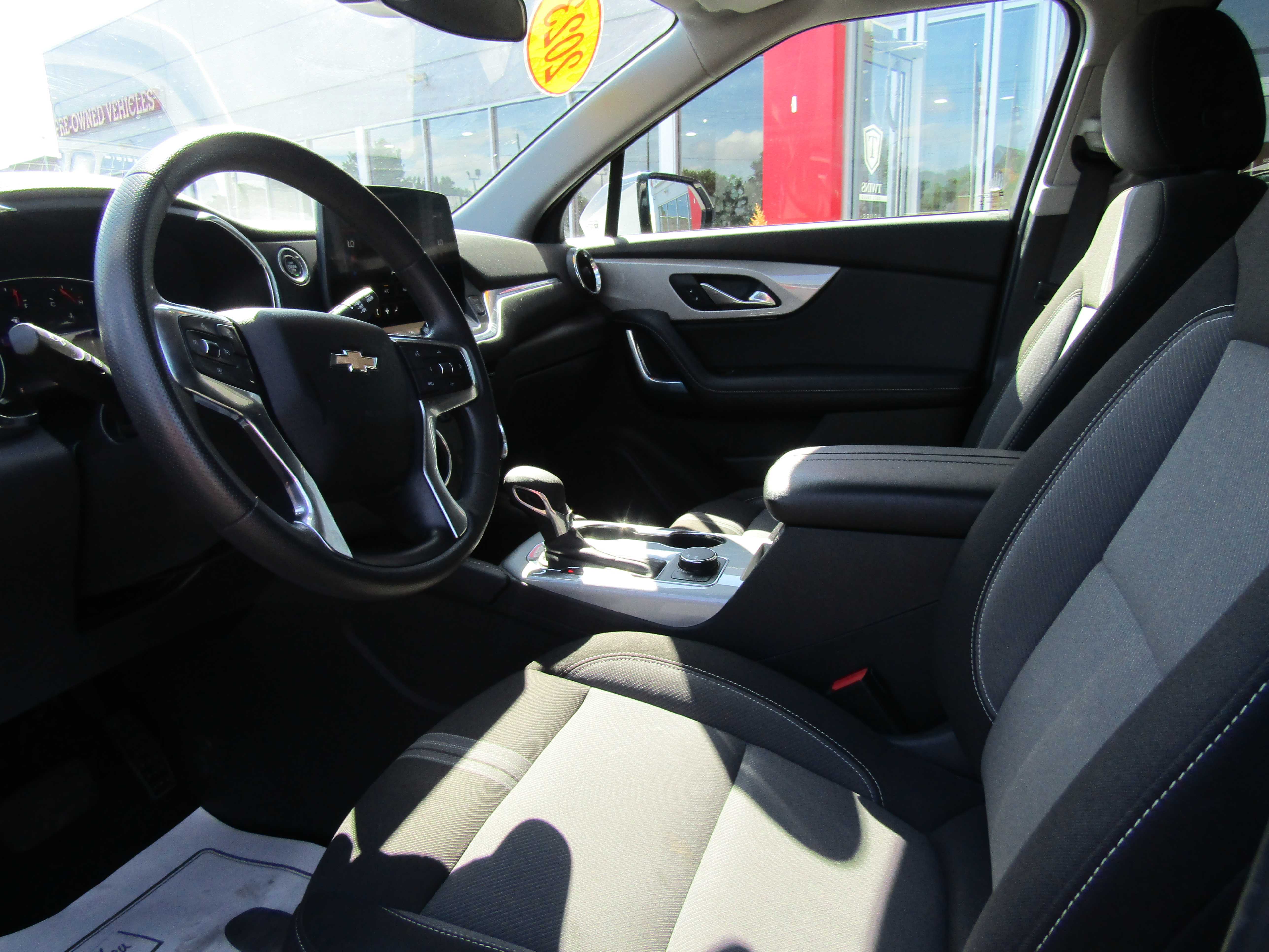 WHITE, 2023 CHEVROLET BLAZER Thumnail Image 8