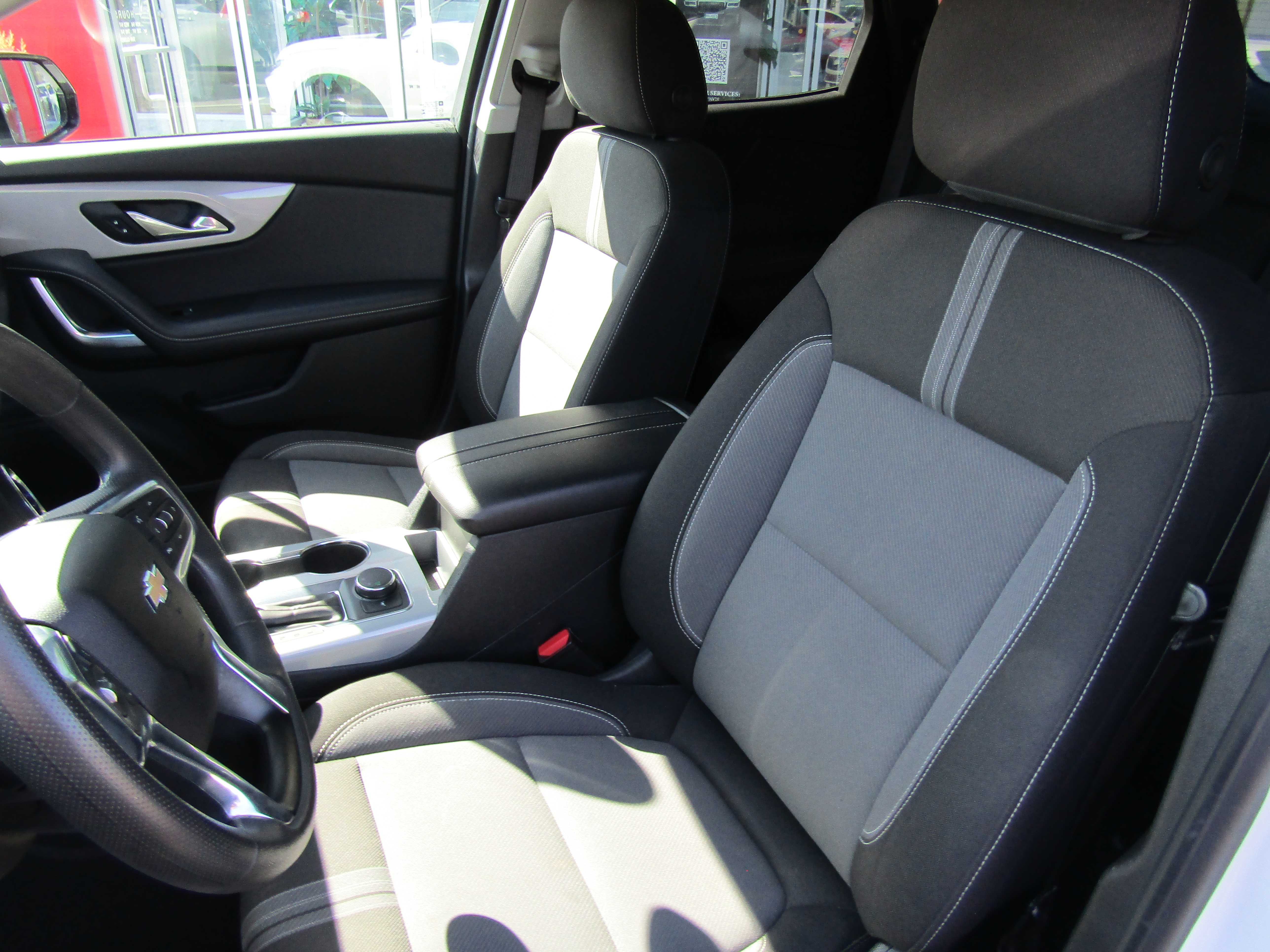WHITE, 2023 CHEVROLET BLAZER Thumnail Image 9