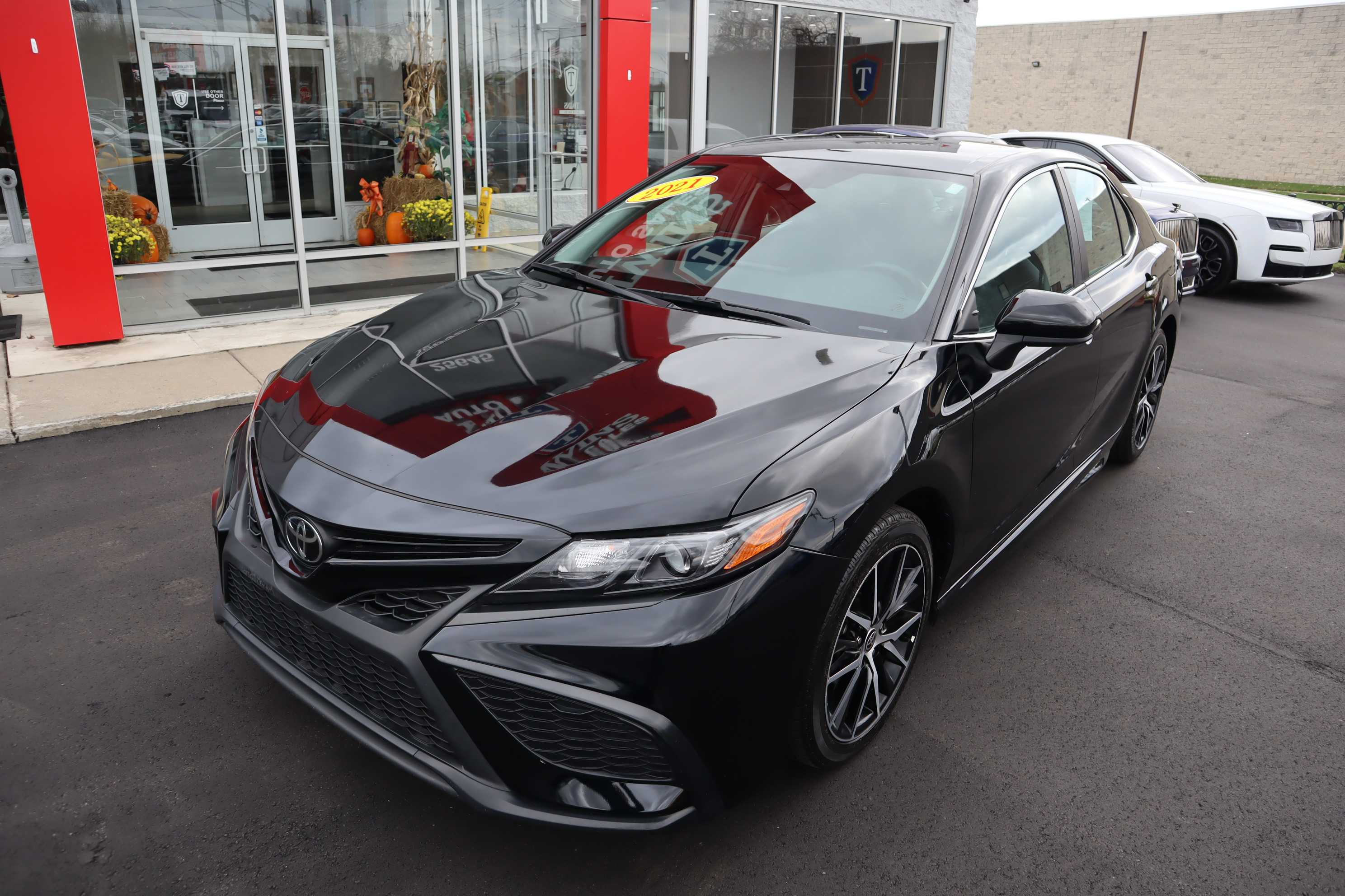 BLACK, 2021 TOYOTA CAMRY Thumnail Image 2