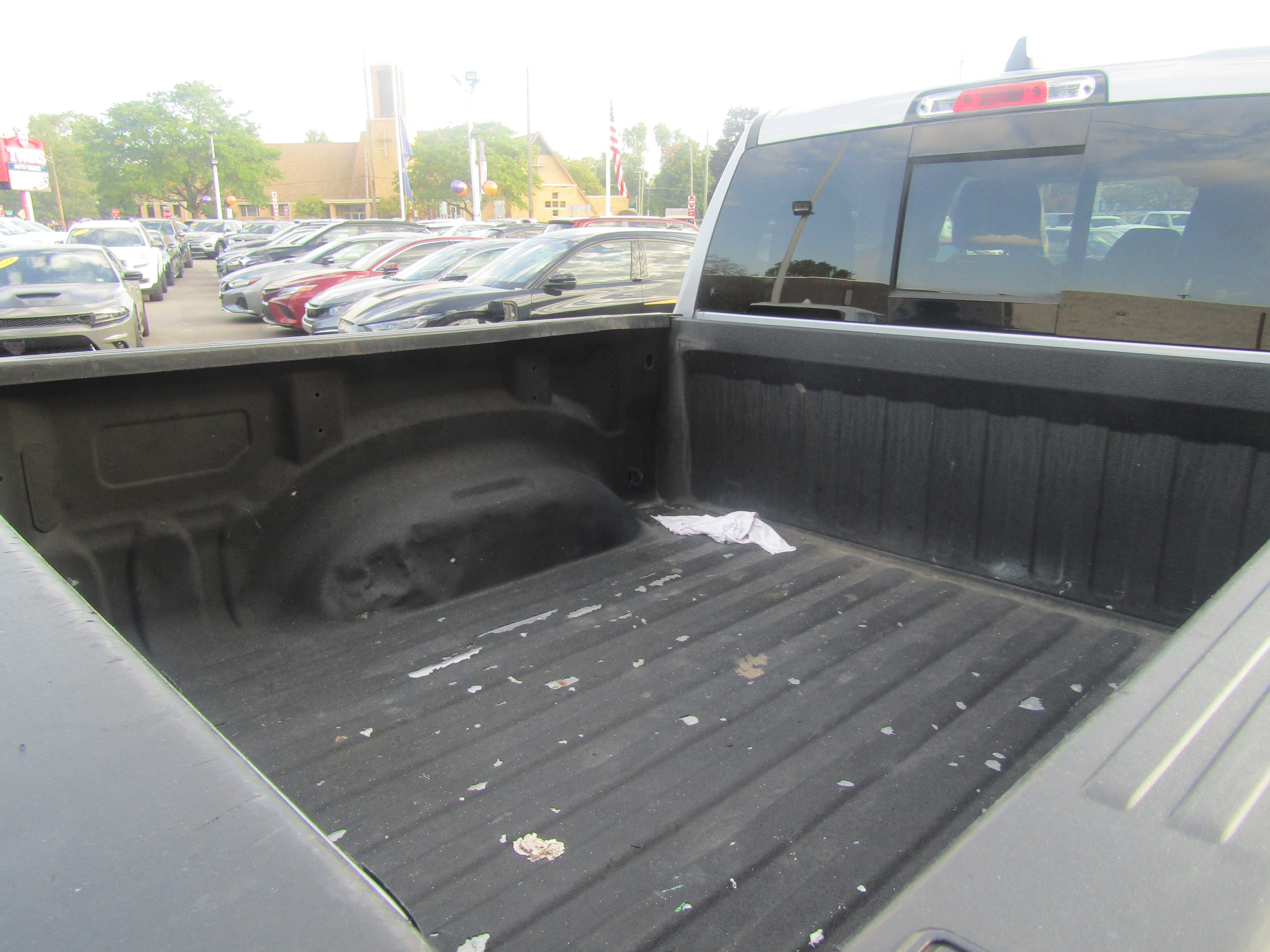 SILVER, 2019 RAM 1500 CREW CAB Thumnail Image 4