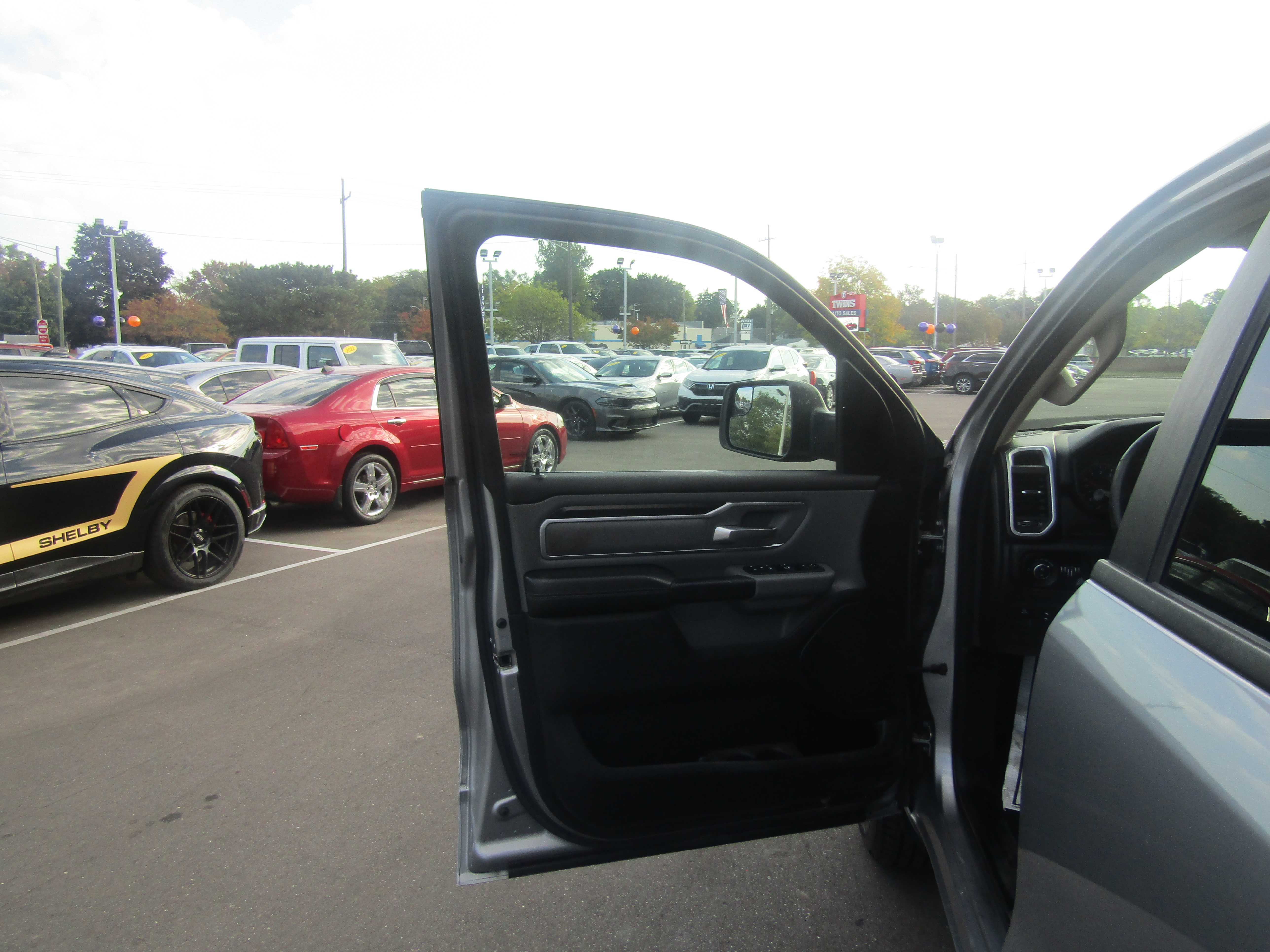 SILVER, 2019 RAM 1500 CREW CAB Thumnail Image 9