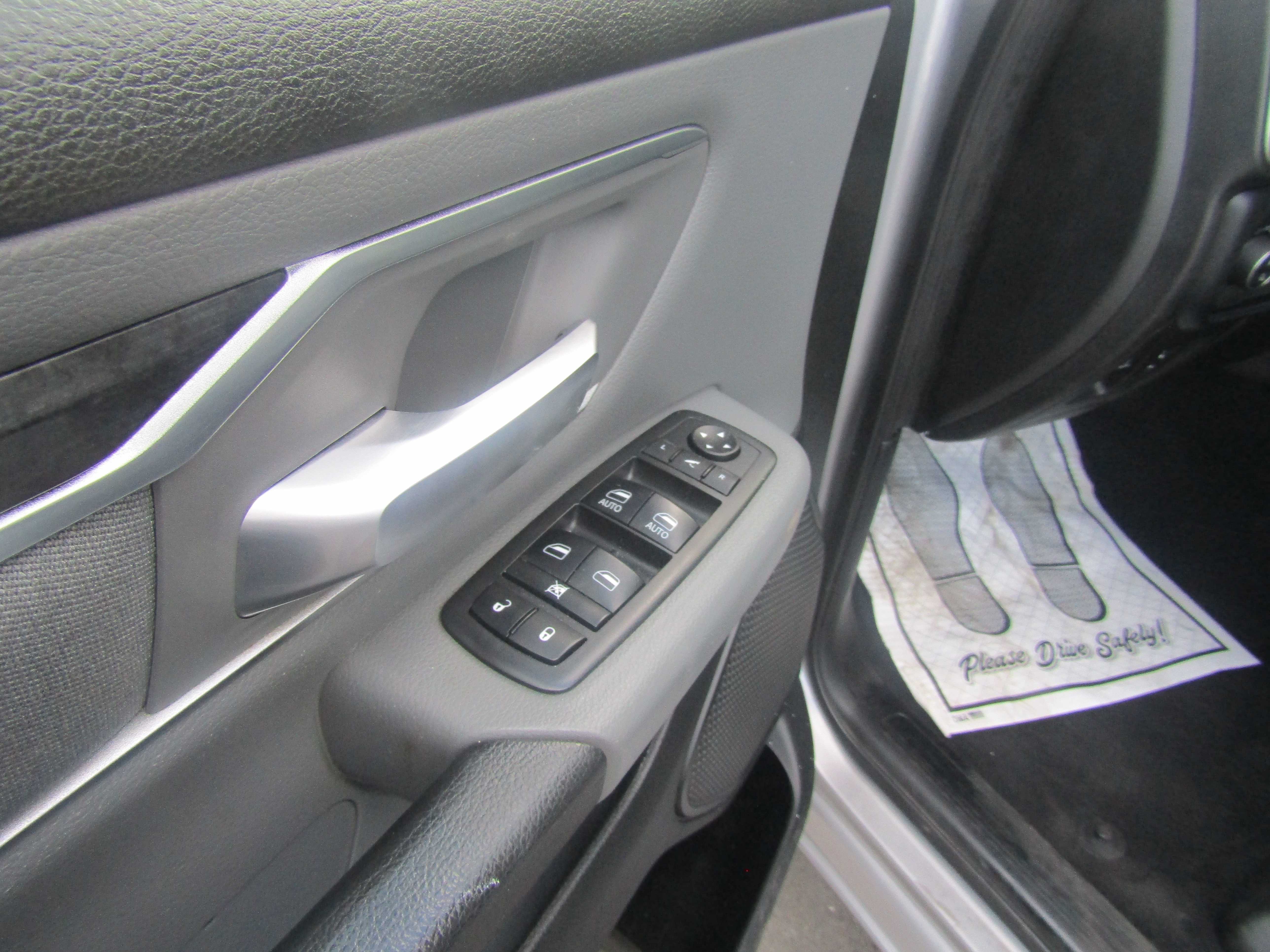 SILVER, 2019 RAM 1500 CREW CAB Thumnail Image 10