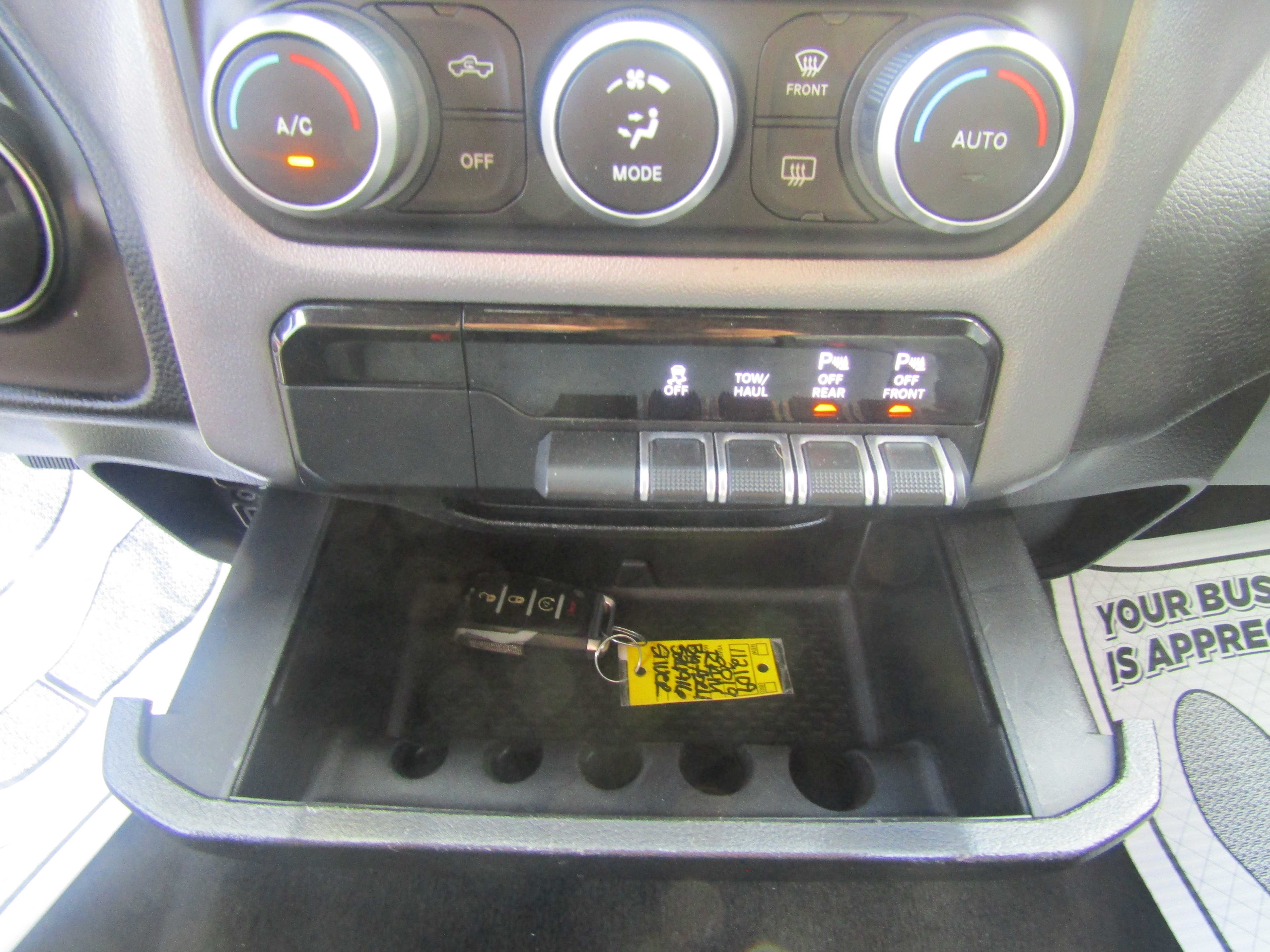 SILVER, 2019 RAM 1500 CREW CAB Thumnail Image 17