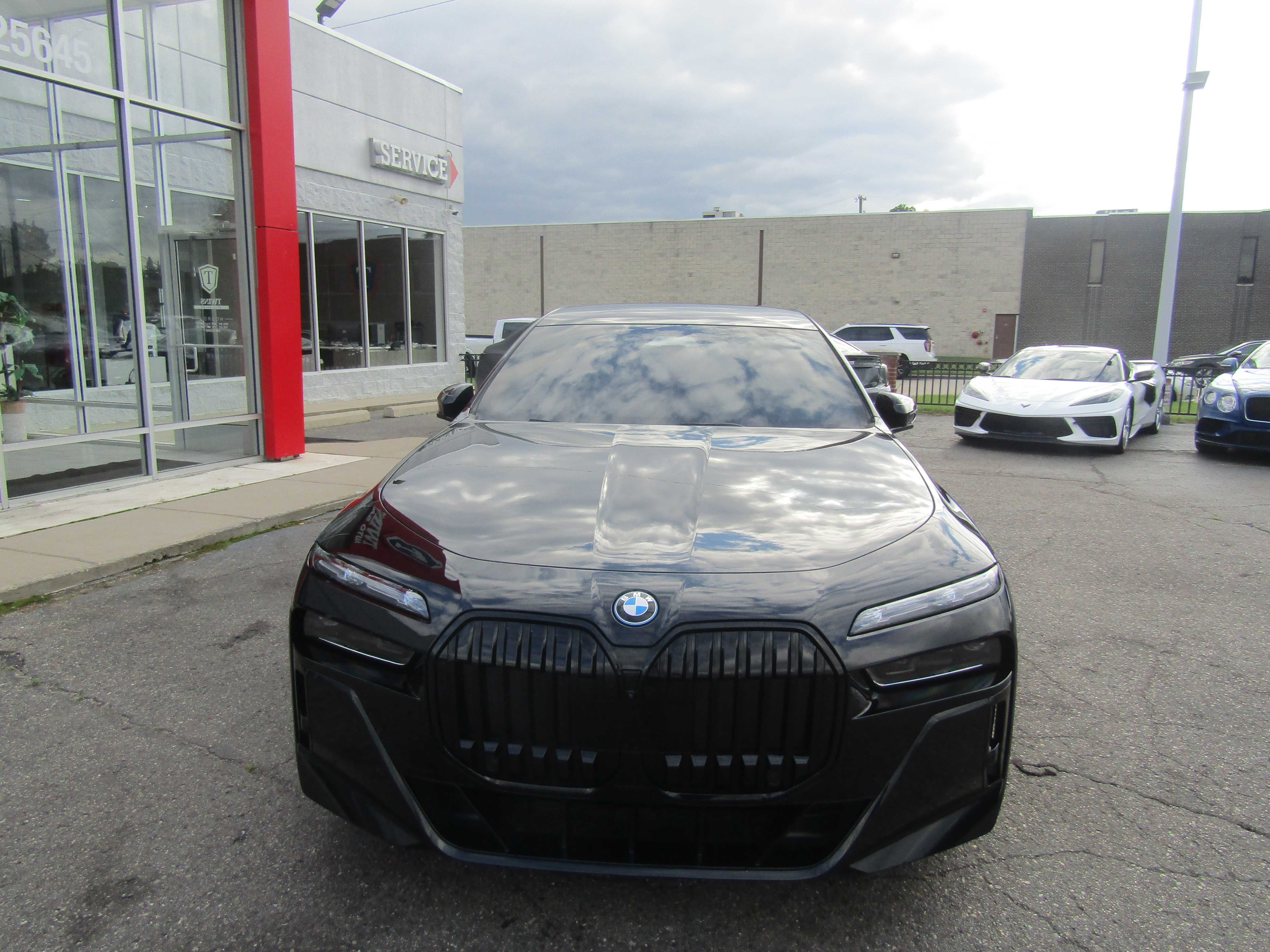 BLACK, 2024 BMW I7 Thumnail Image 3