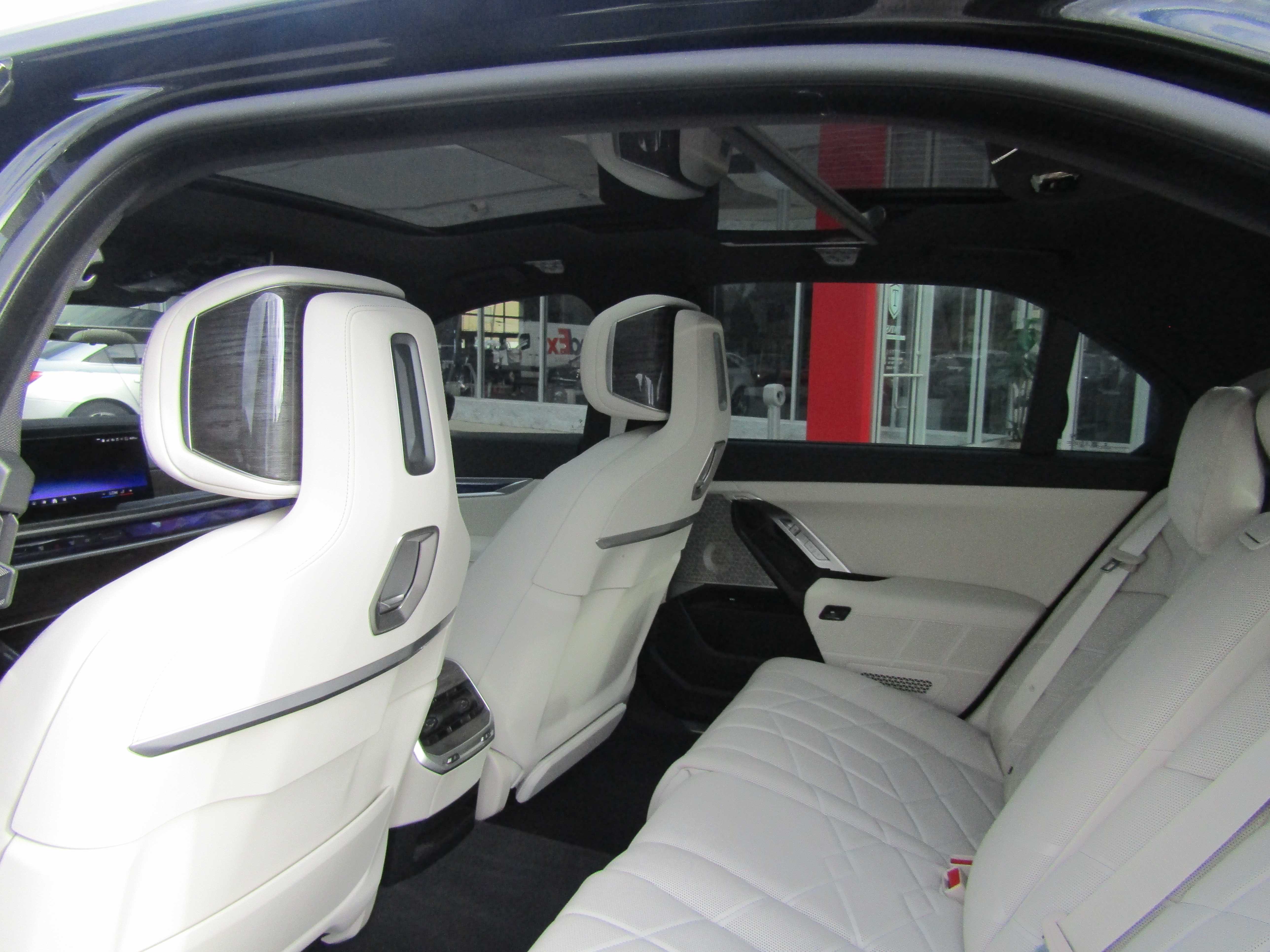 BLACK, 2024 BMW I7 Thumnail Image 14