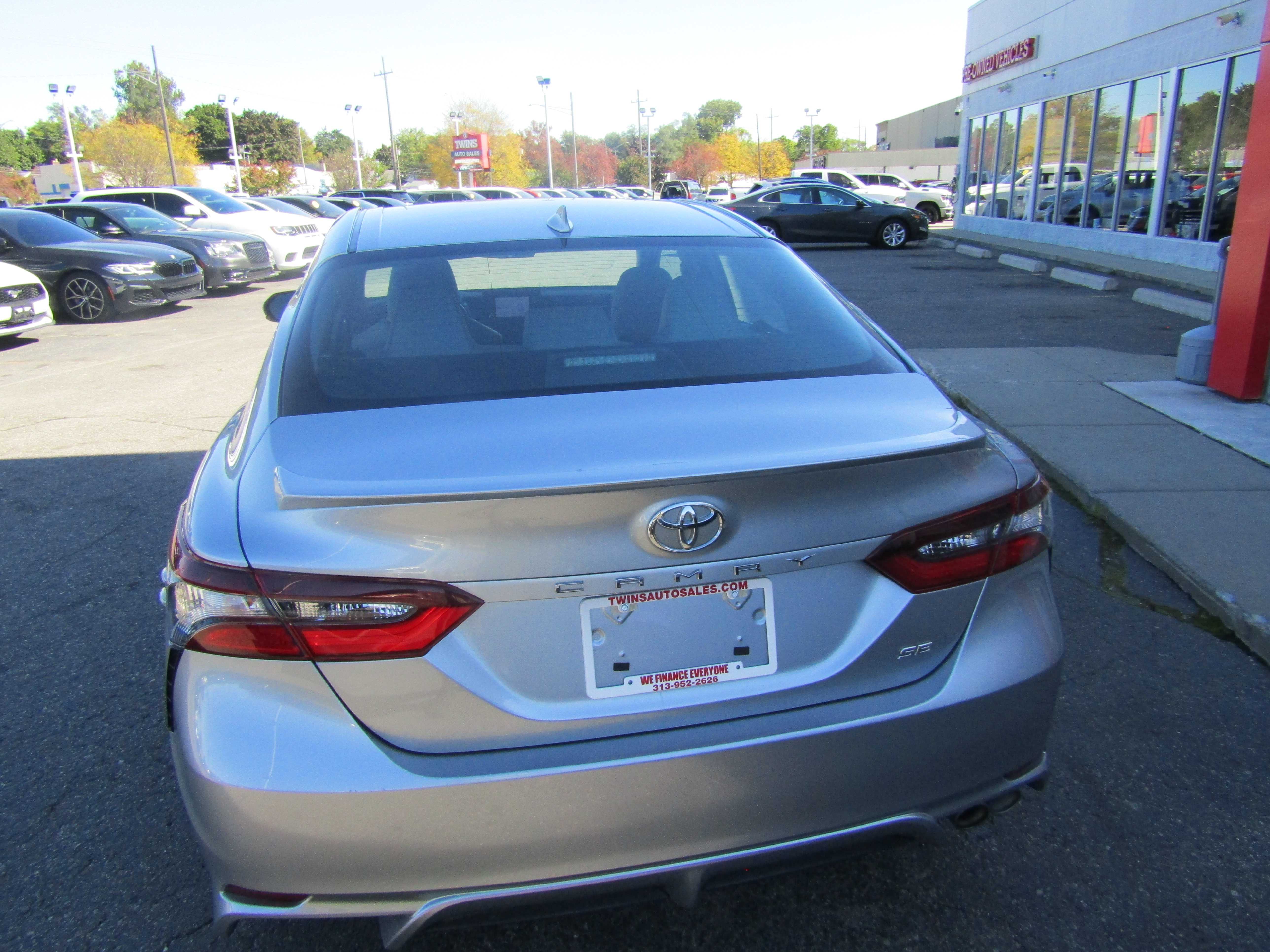 SILVER, 2022 TOYOTA CAMRY Thumnail Image 3