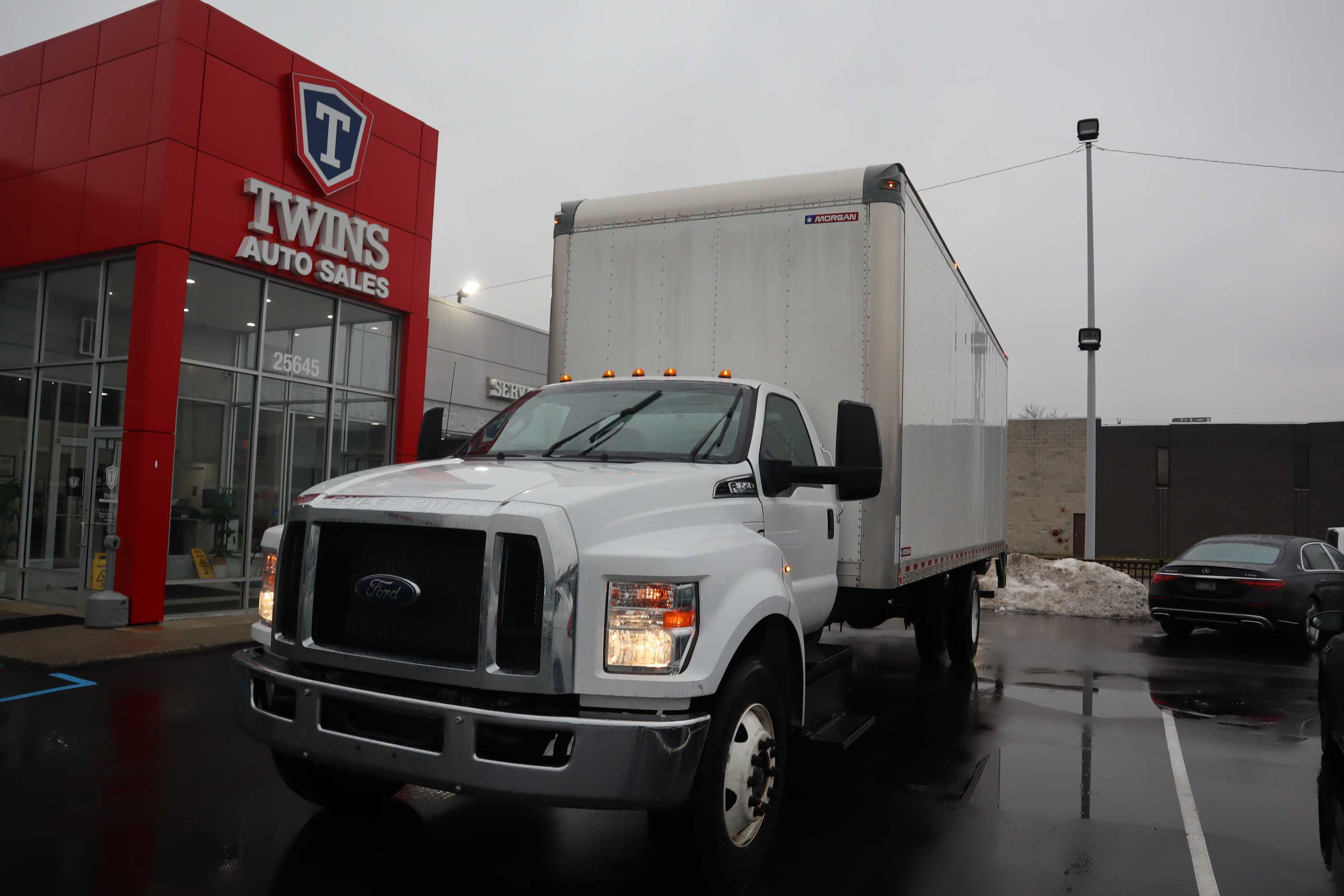 WHITE, 2022 FORD F-650 Image 