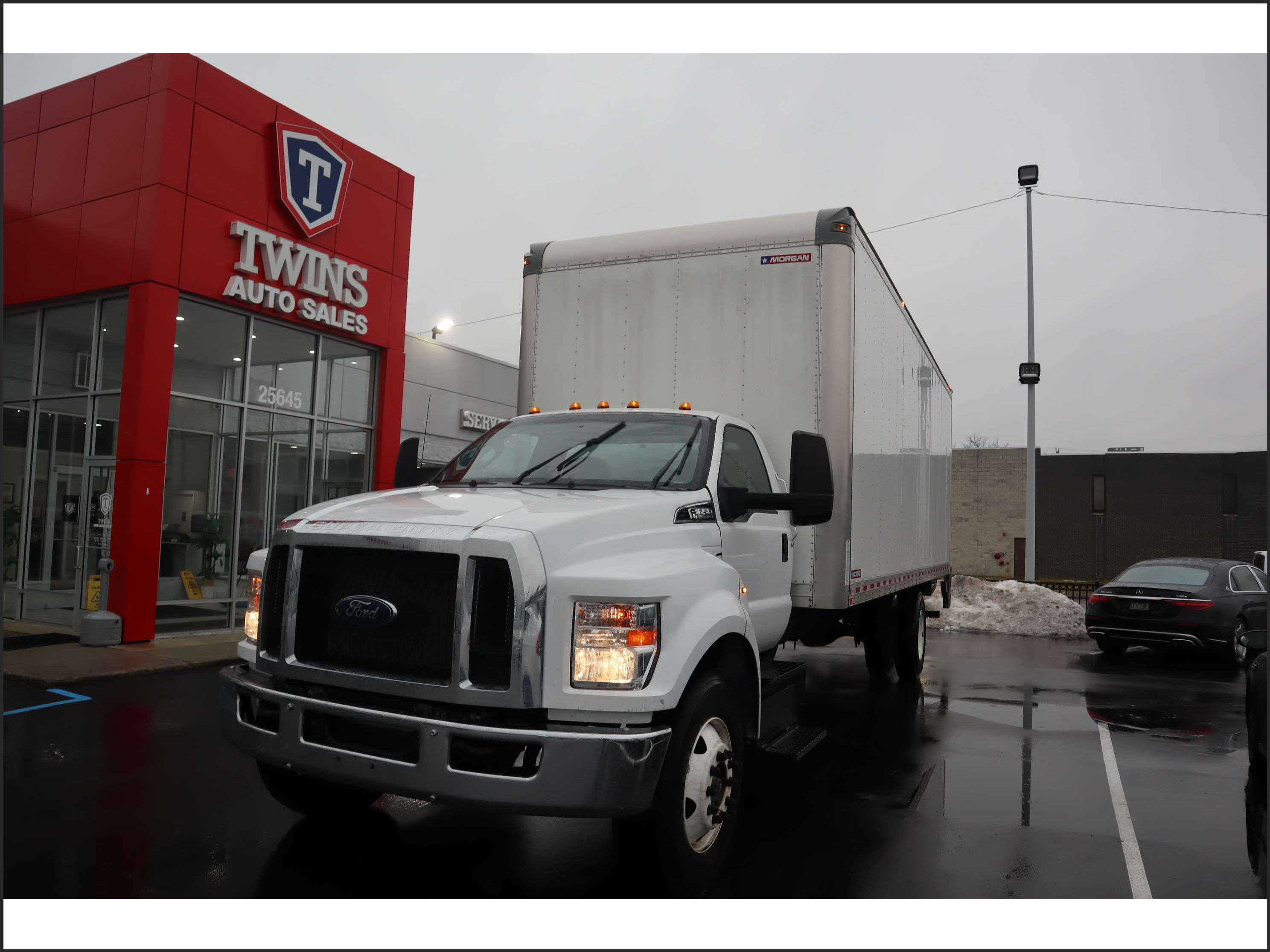 WHITE, 2022 FORD F-650 Image 