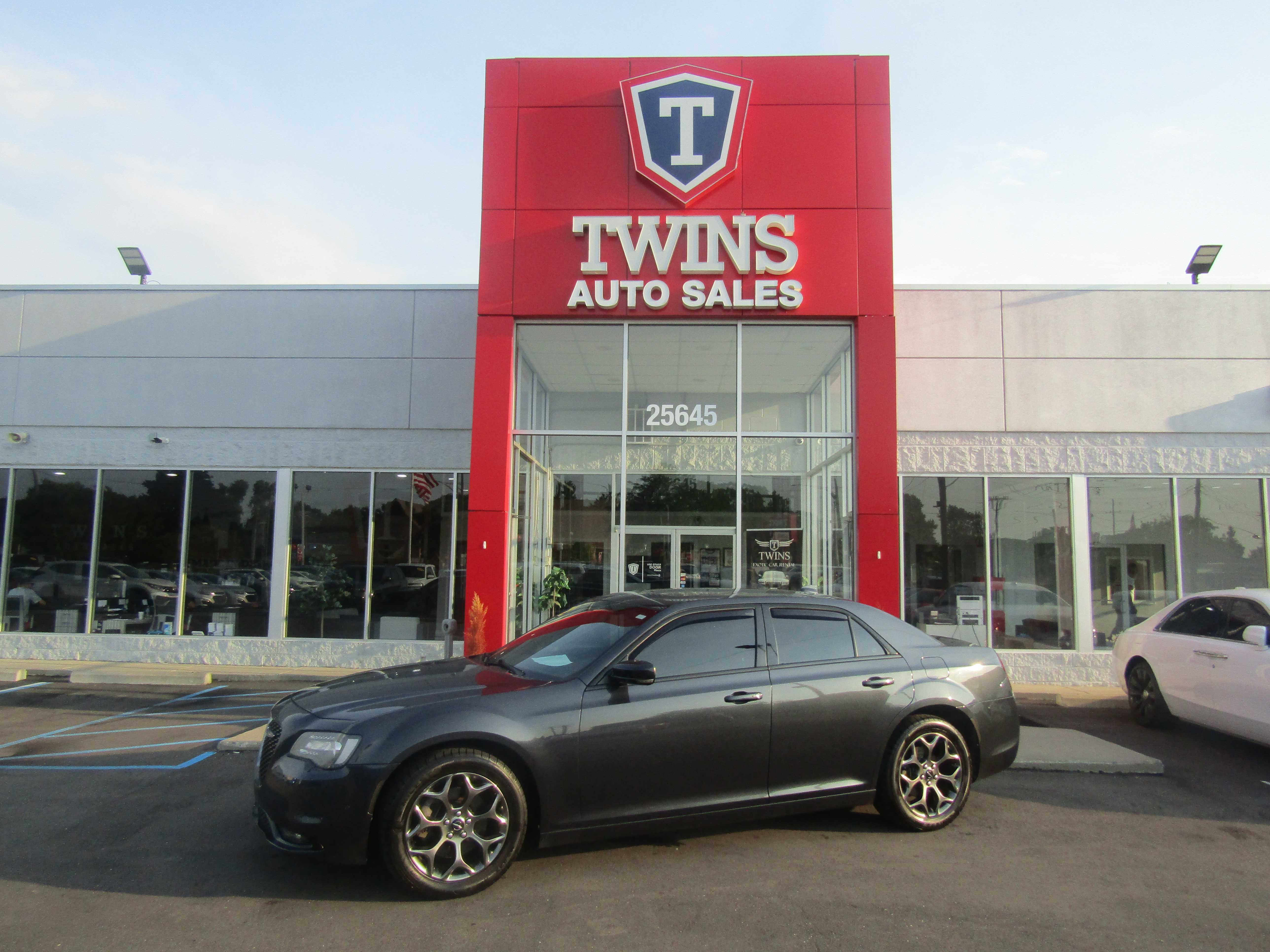 GRAY, 2017 CHRYSLER 300 Thumnail Image 1
