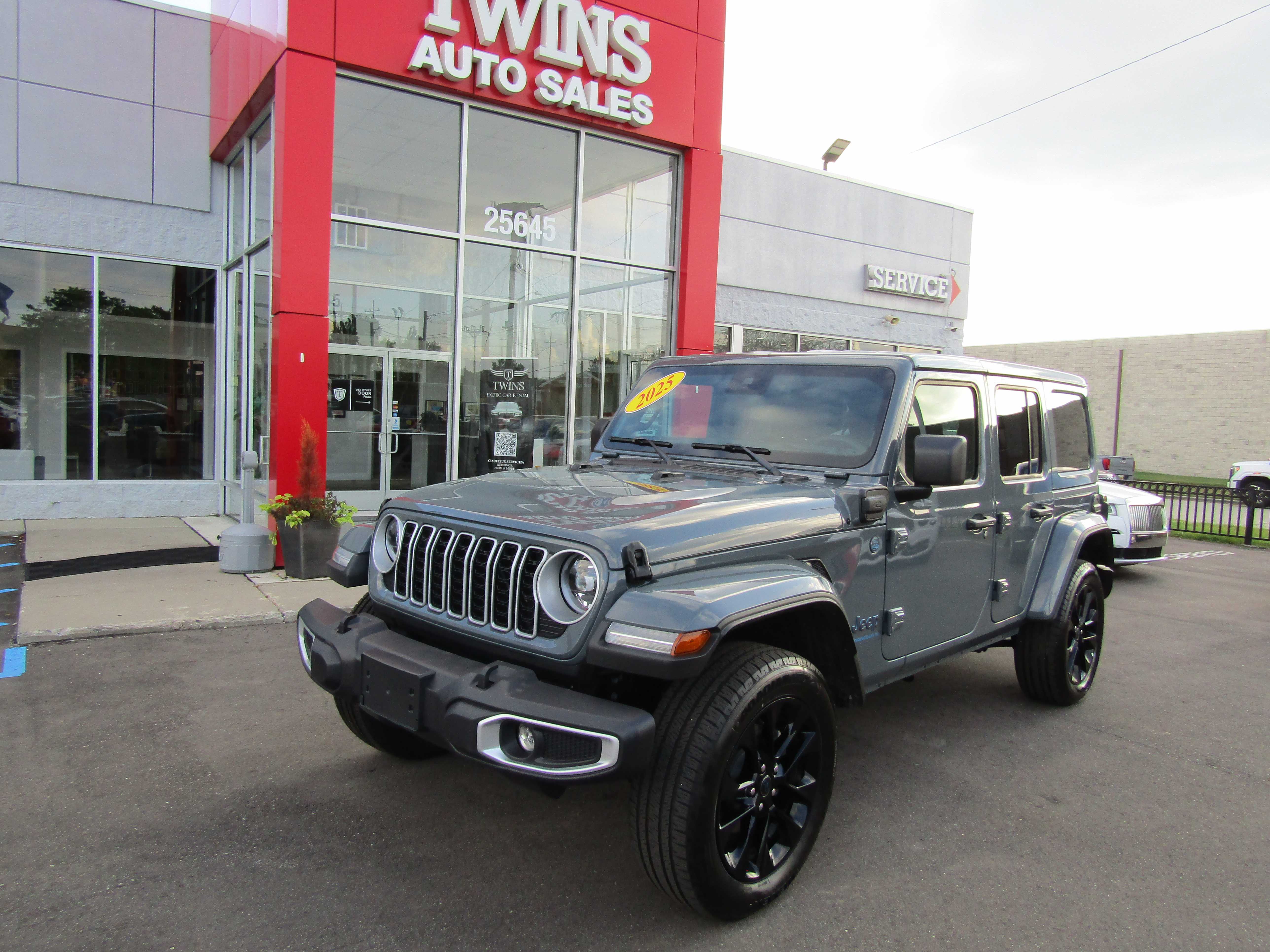 GRAY, 2025 JEEP WRANGLER 4XE Thumnail Image 2
