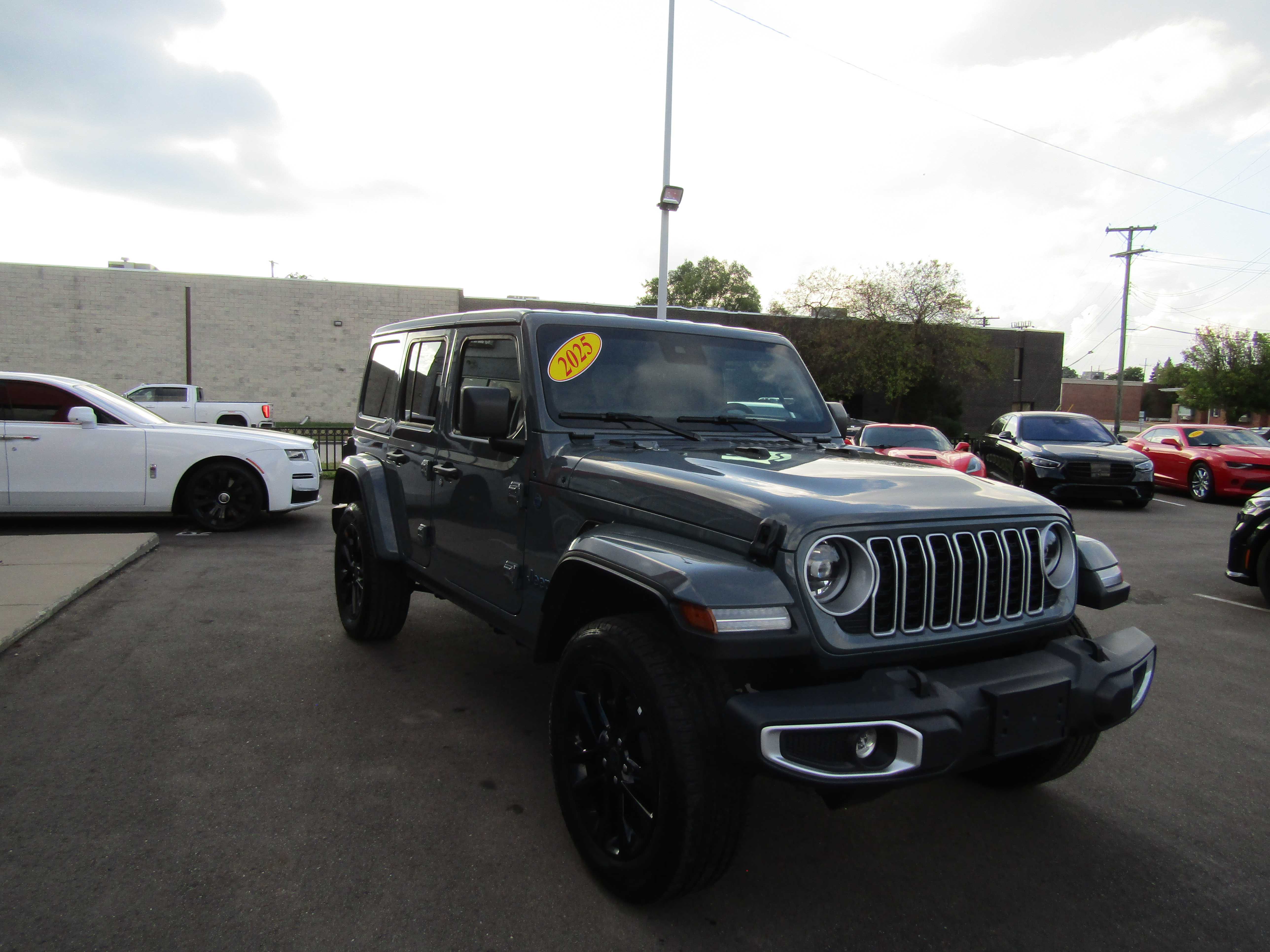 GRAY, 2025 JEEP WRANGLER 4XE Thumnail Image 4