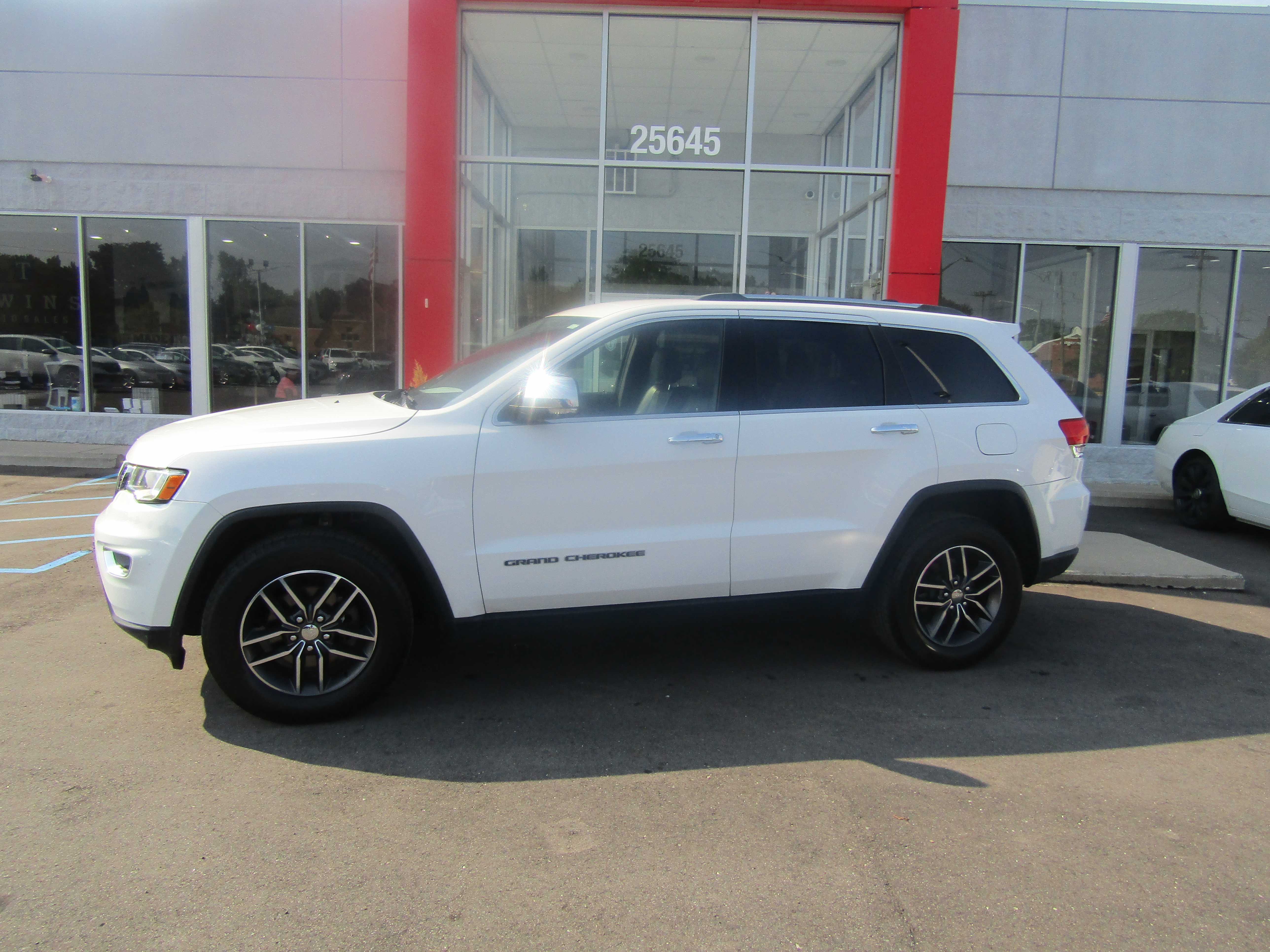 WHITE, 2018 JEEP GRAND CHEROKEE Thumnail Image 2