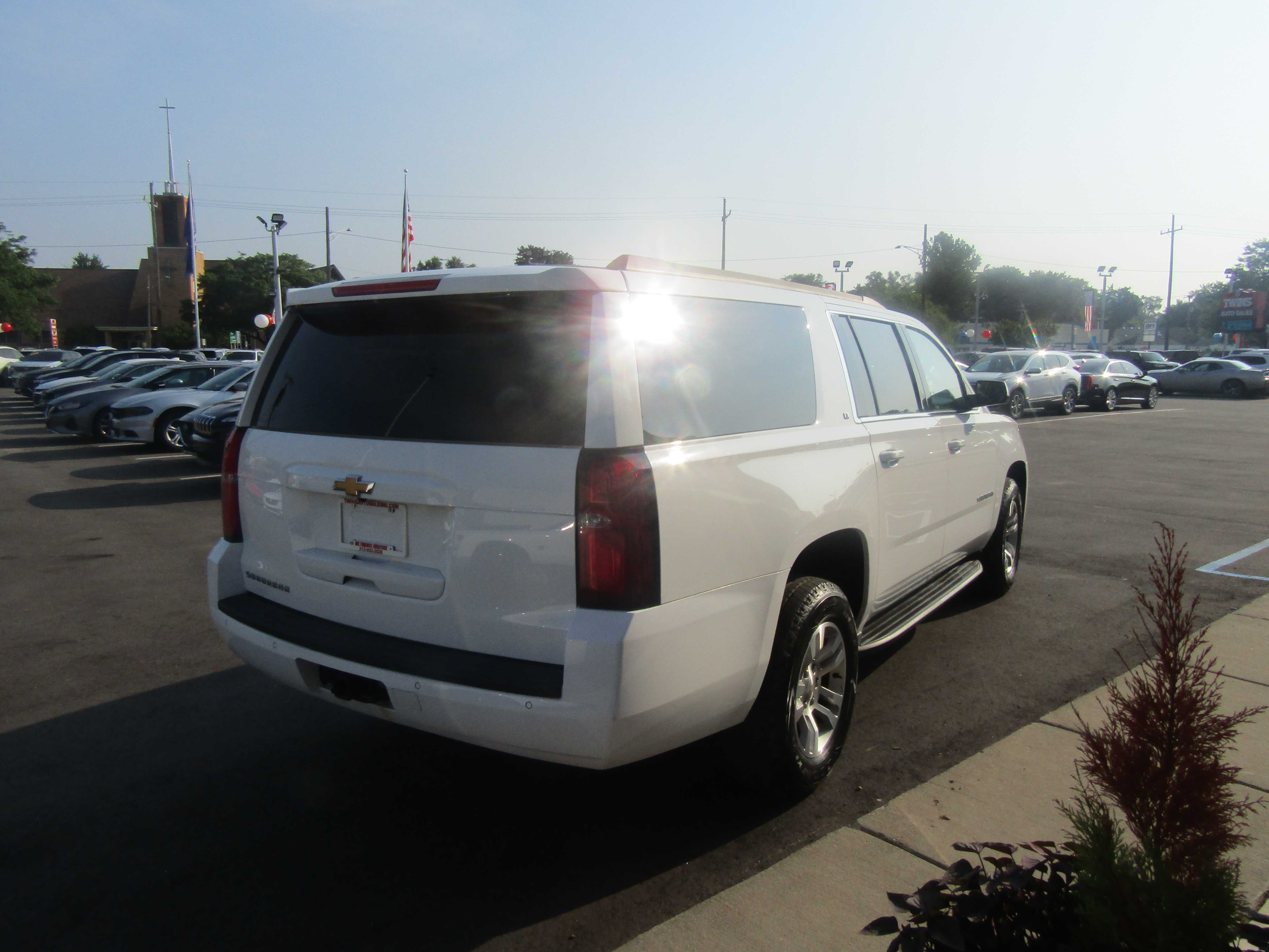 WHITE, 2020 CHEVROLET SUBURBAN Thumnail Image 4