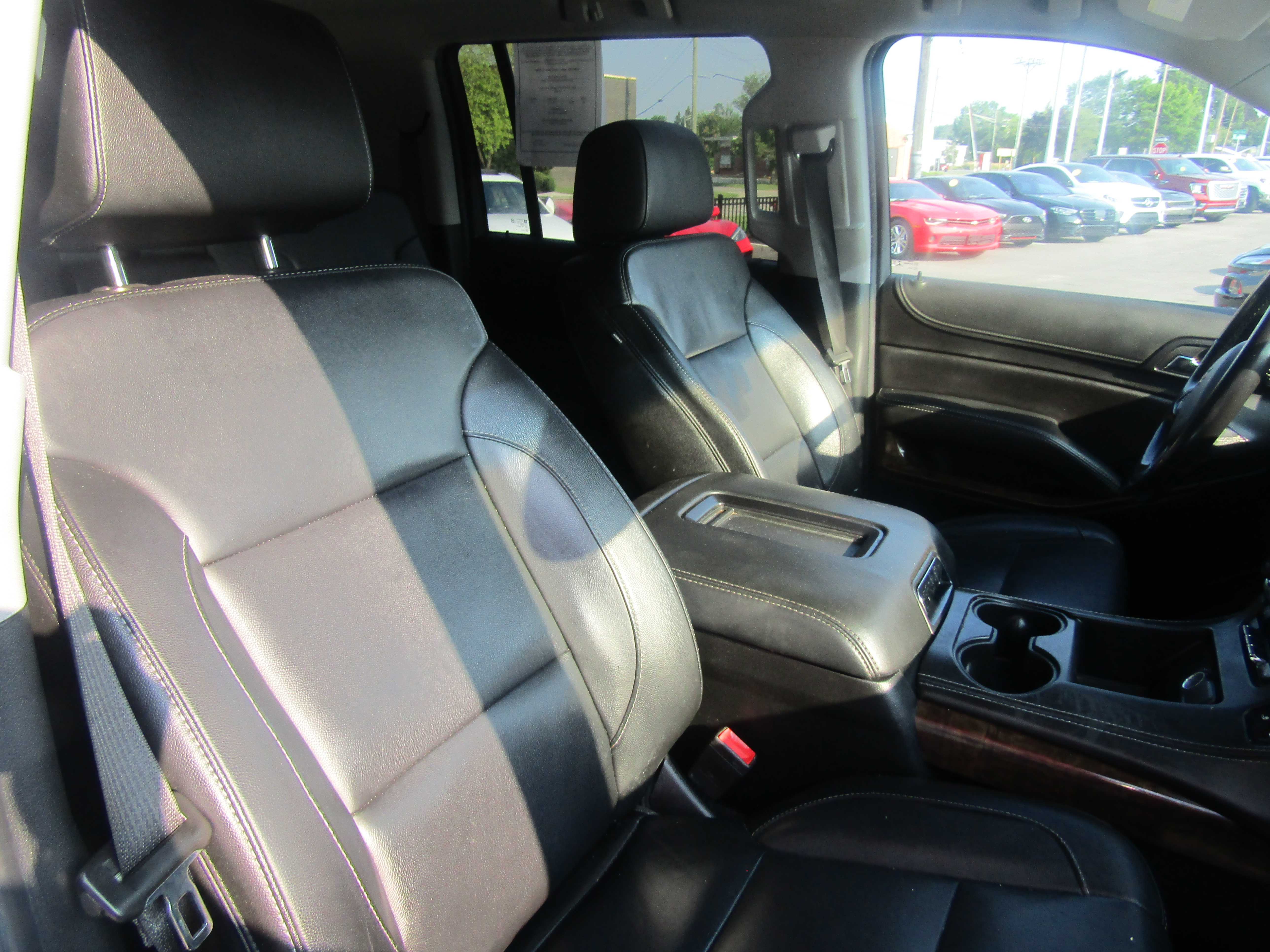 WHITE, 2020 CHEVROLET SUBURBAN Thumnail Image 9